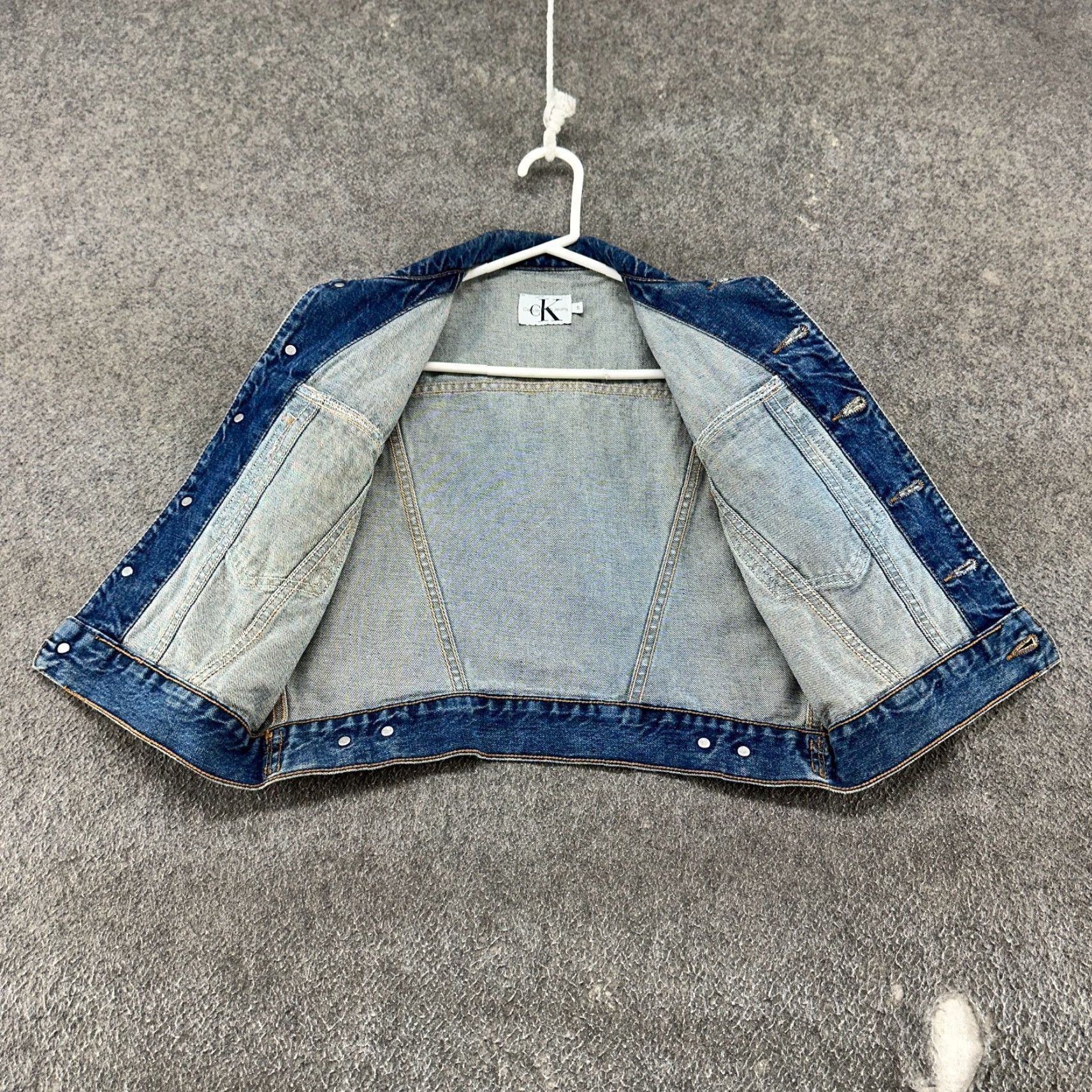 Calvin Klein VINTAGE Calvin Klein Vest Womens S Blue Denim Trucker 90s Crop Mid-Length Jacket/Coat Style Polo Jeans Co Fleece Zipper Button Logo Size S / US 4 / IT 40 - 2 Thumbnail