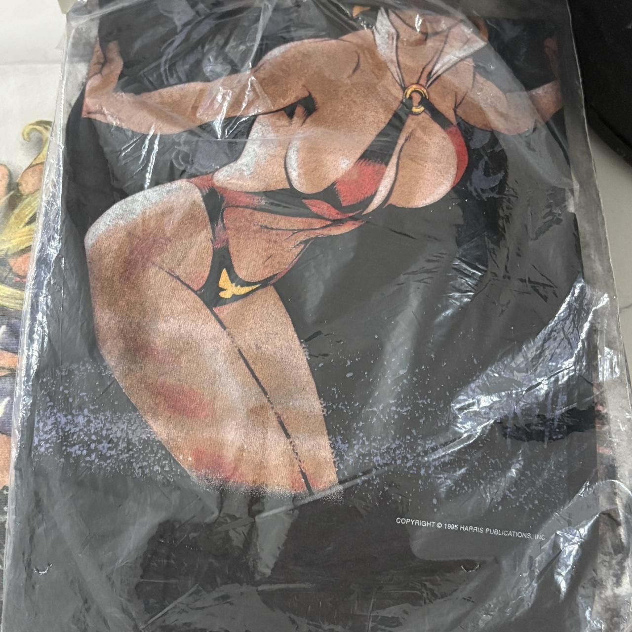 Hanes Graphitti Comic super-heroine Vampirella of Drakulon RARE Size US XL / EU 56 / 4 - 3 Thumbnail