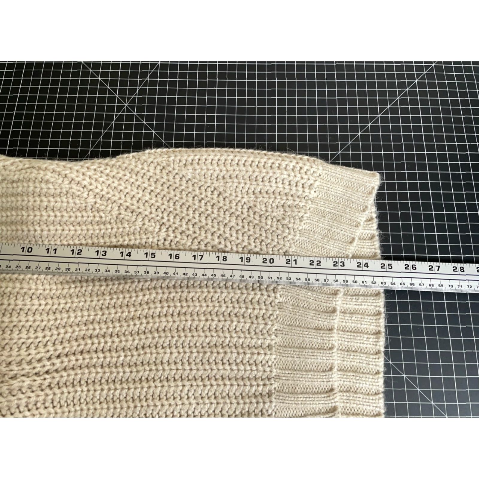 American Eagle Outfitters American Eagle Outfitters Sweater Adult Medium Beige V-Neck Chunky Knit Midweight Size US M / EU 48-50 / 2 - 6 Thumbnail