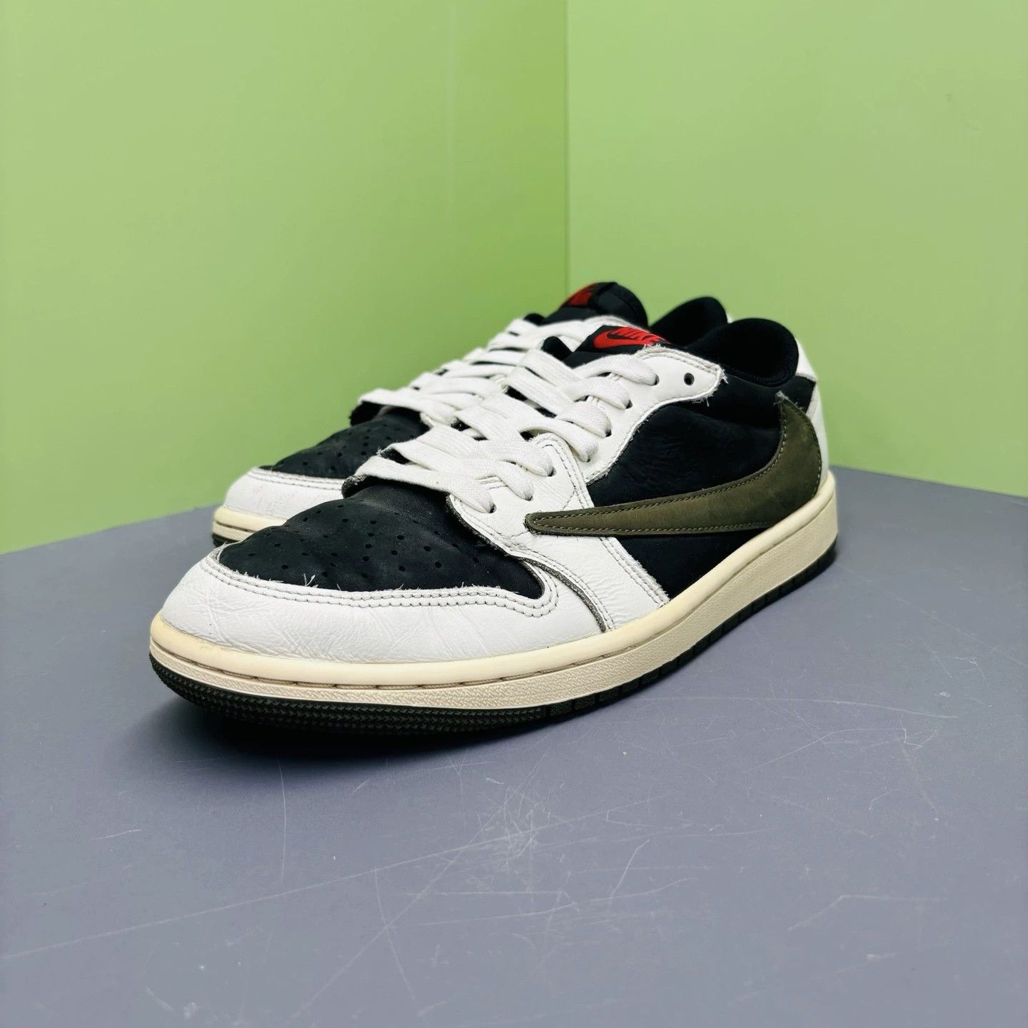 Ts(S) TS AJ1 Reverse Swoosh 5.0 Olive Green Size US 9 / EU 42 - 6 Thumbnail