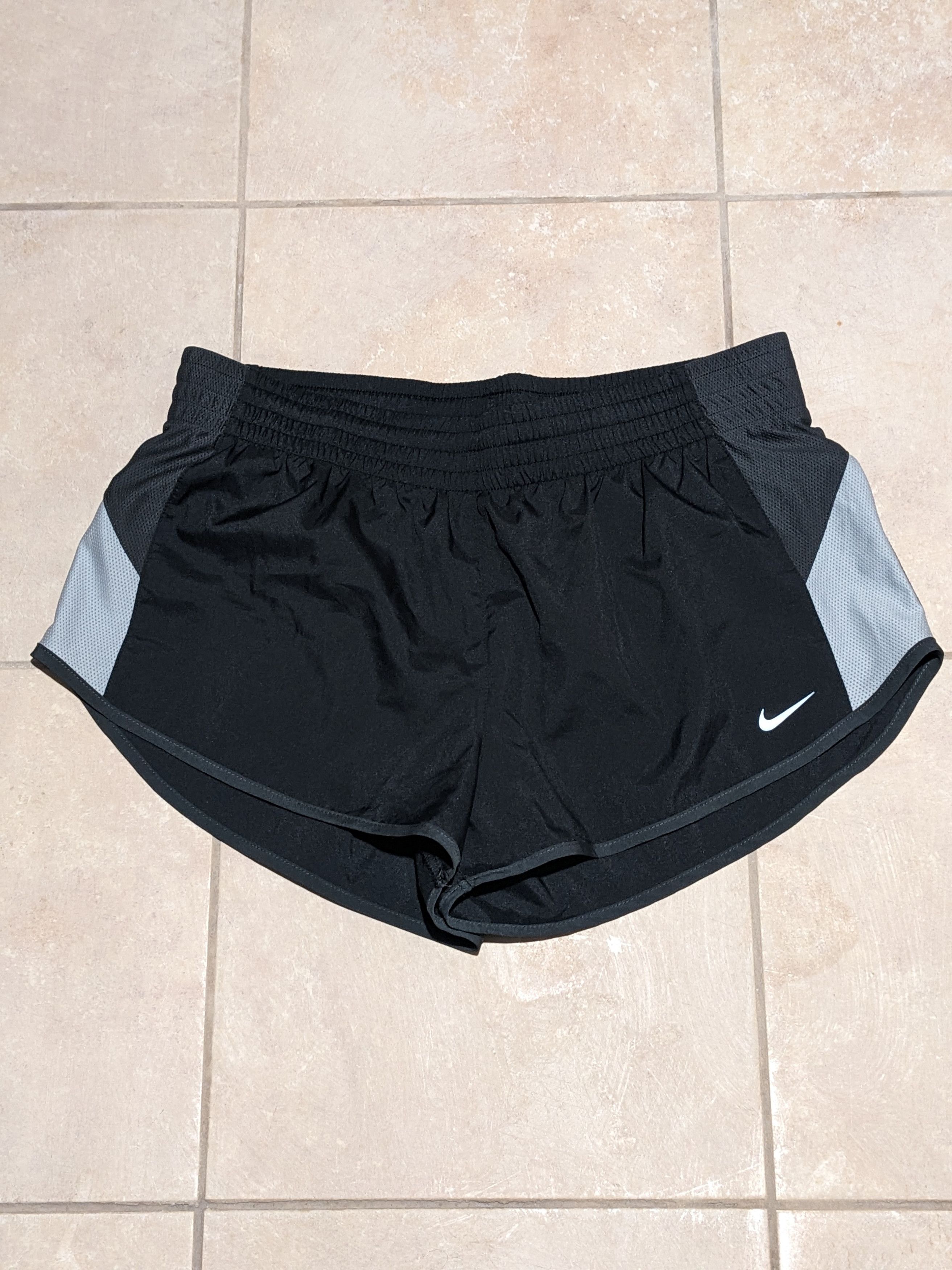 Nike × Vintage Nike Dri-Fit Large Womans Black Shorts Size 30" / US 8 / IT 44 - 2 Thumbnail