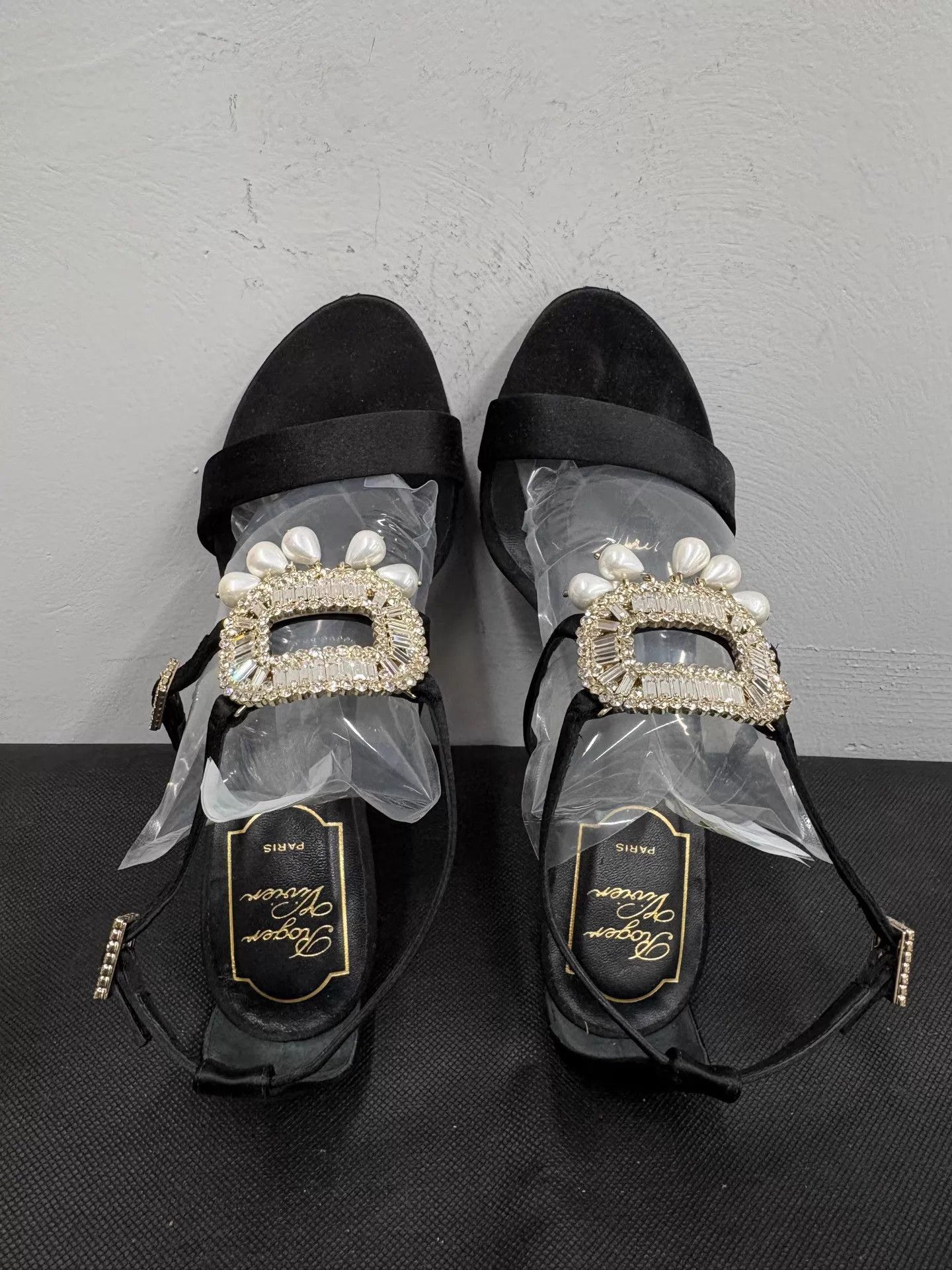 Roger Vivier RV Satin Buckle Crystal Pearl Sandals EUR 37 Size US 6.5 / IT 36.5 - 4 Thumbnail