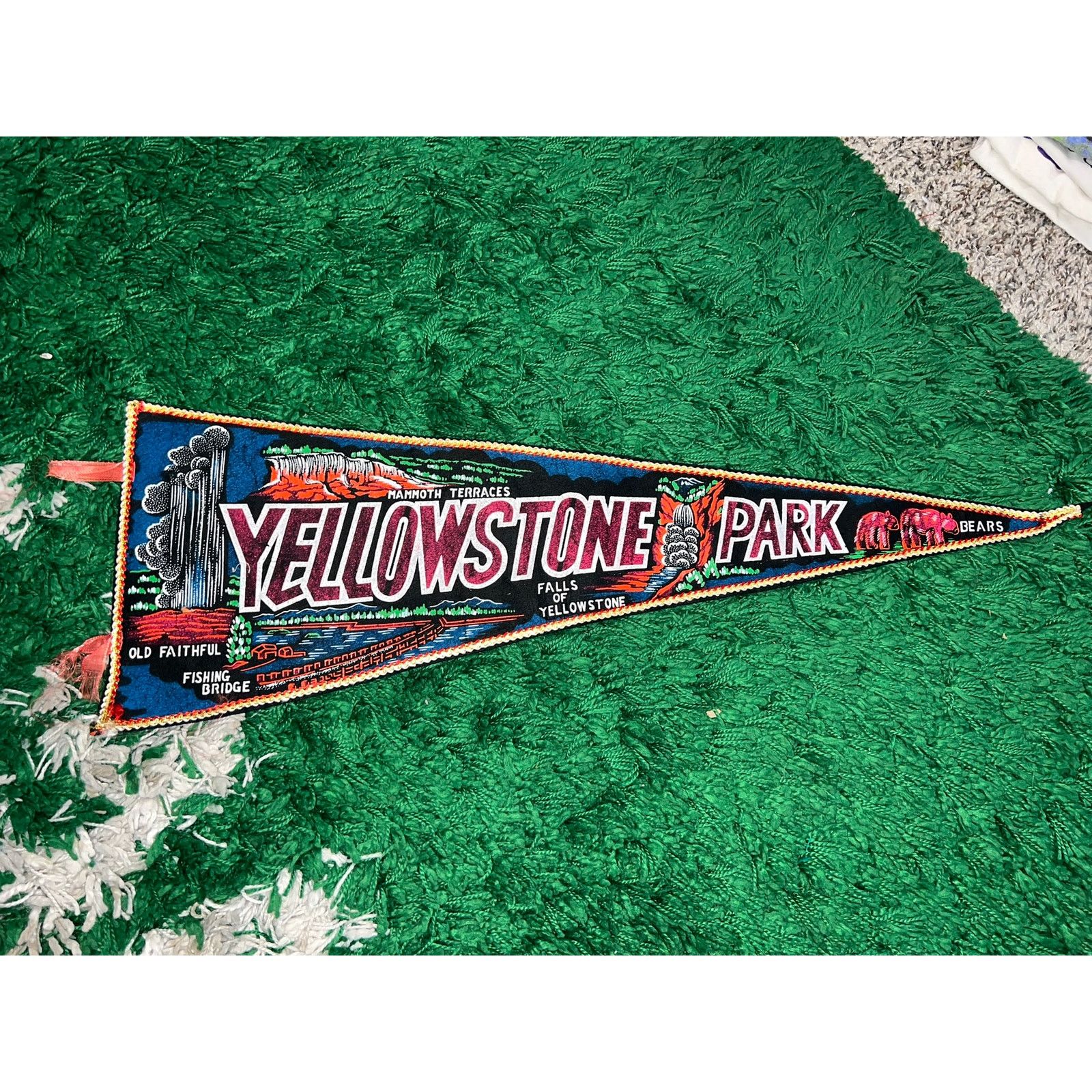 Vintage 1970s 60s Vintage Yellowstone Park Nature Felt Pennant VTG Size ONE SIZE - 1 Thumbnail