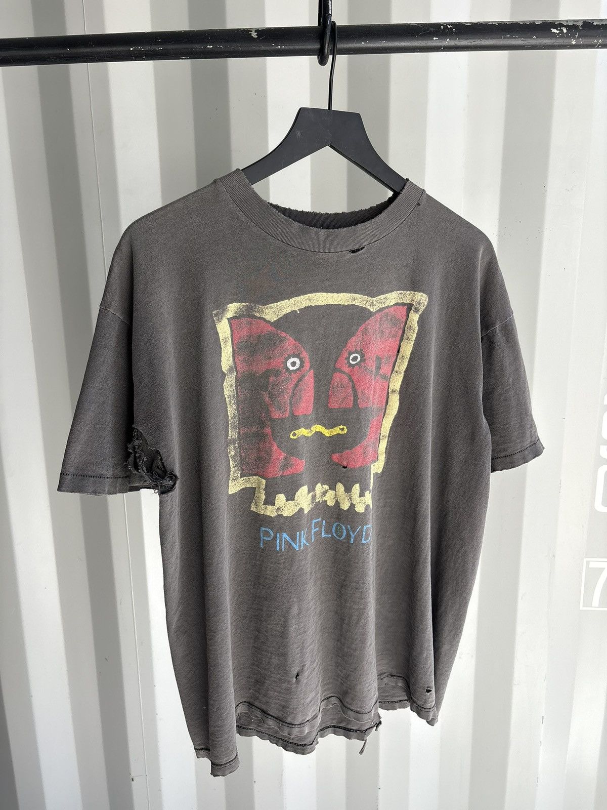 Band Tees Vintage Pink Floyd Shirt Faded Distressed Grunge Band Thrash Size US XL / EU 56 / 4 - 1 Thumbnail