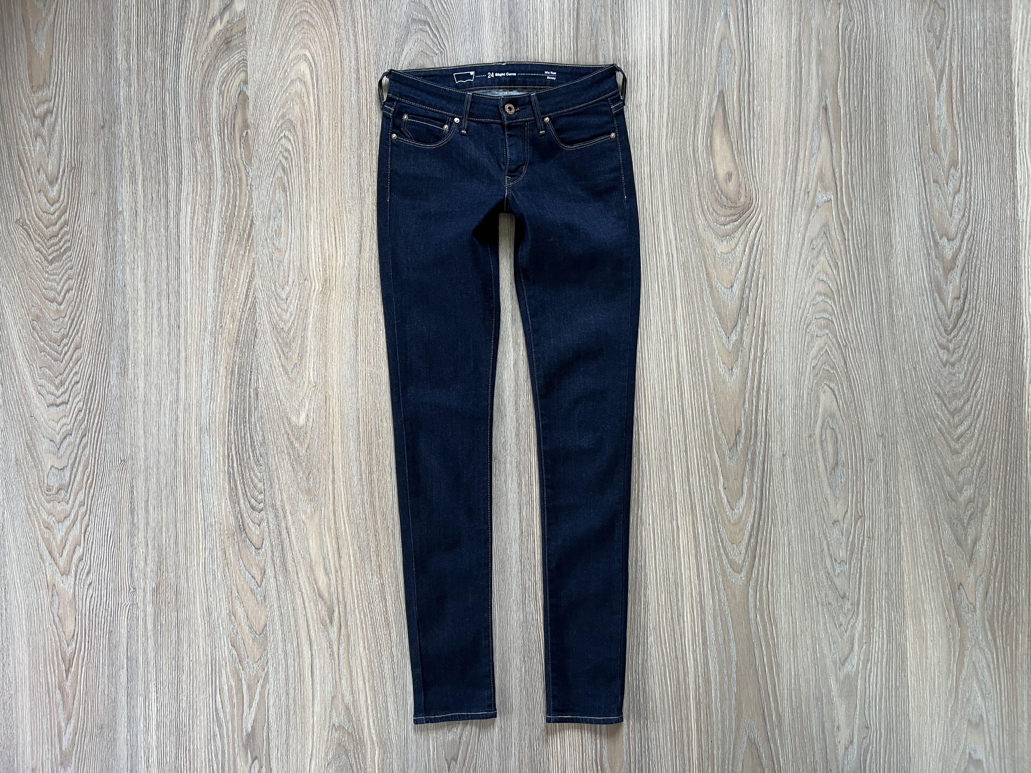 Levis Slight Curve Mid Rise Skinny Jeans
