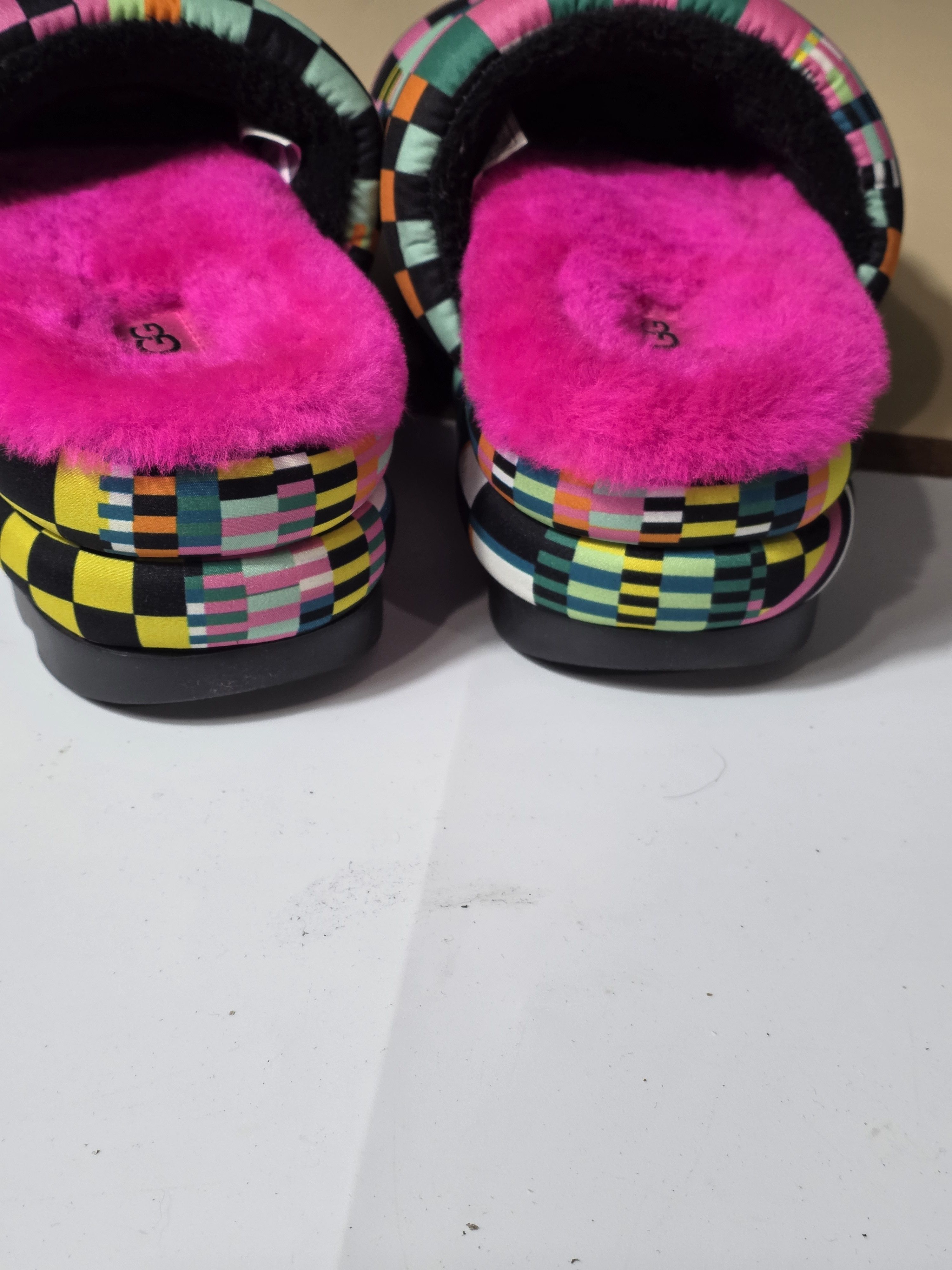 Ugg UGG Colorblock Puffy Slide Slippers Women’s Size 8 Size US 8 / IT 38 - 7 Thumbnail
