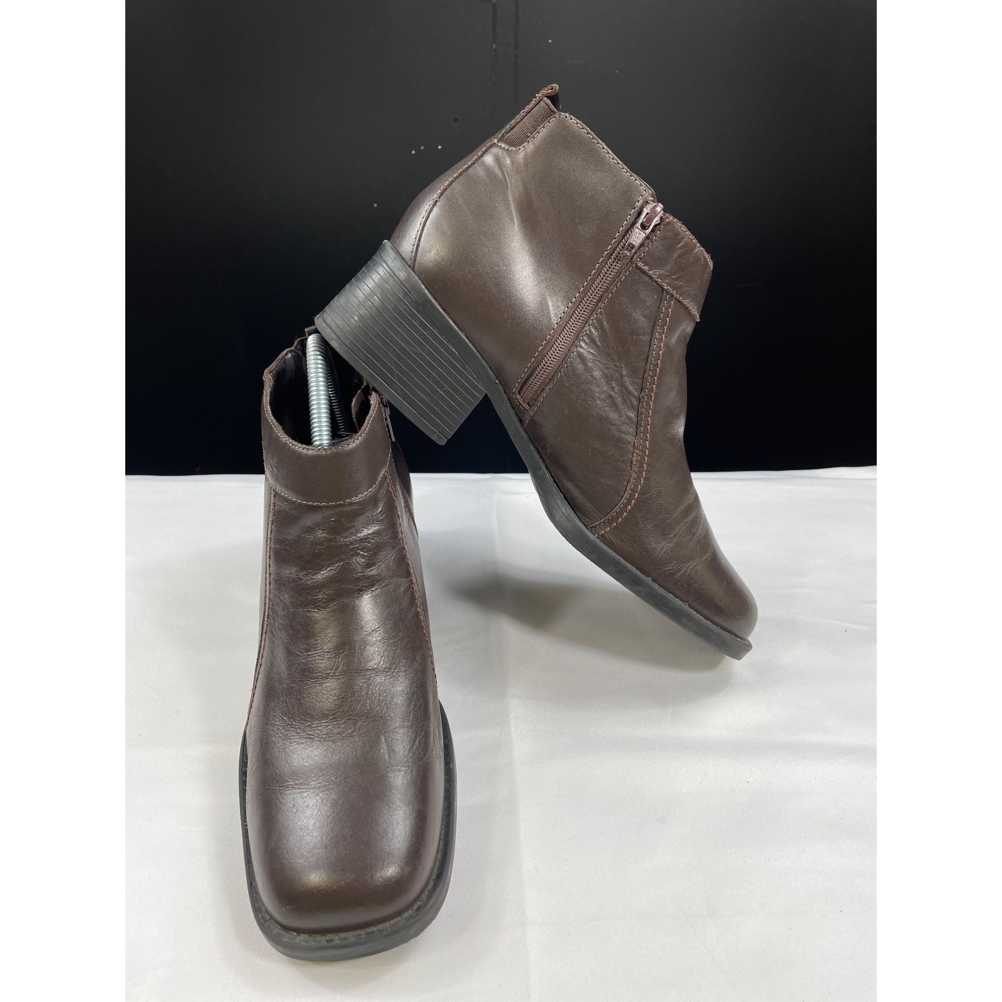 Dockers Dockers Womens Brown Leather Zippered Ankle Boots SKU 7557 S Size US 9 / IT 39 - 1 Thumbnail
