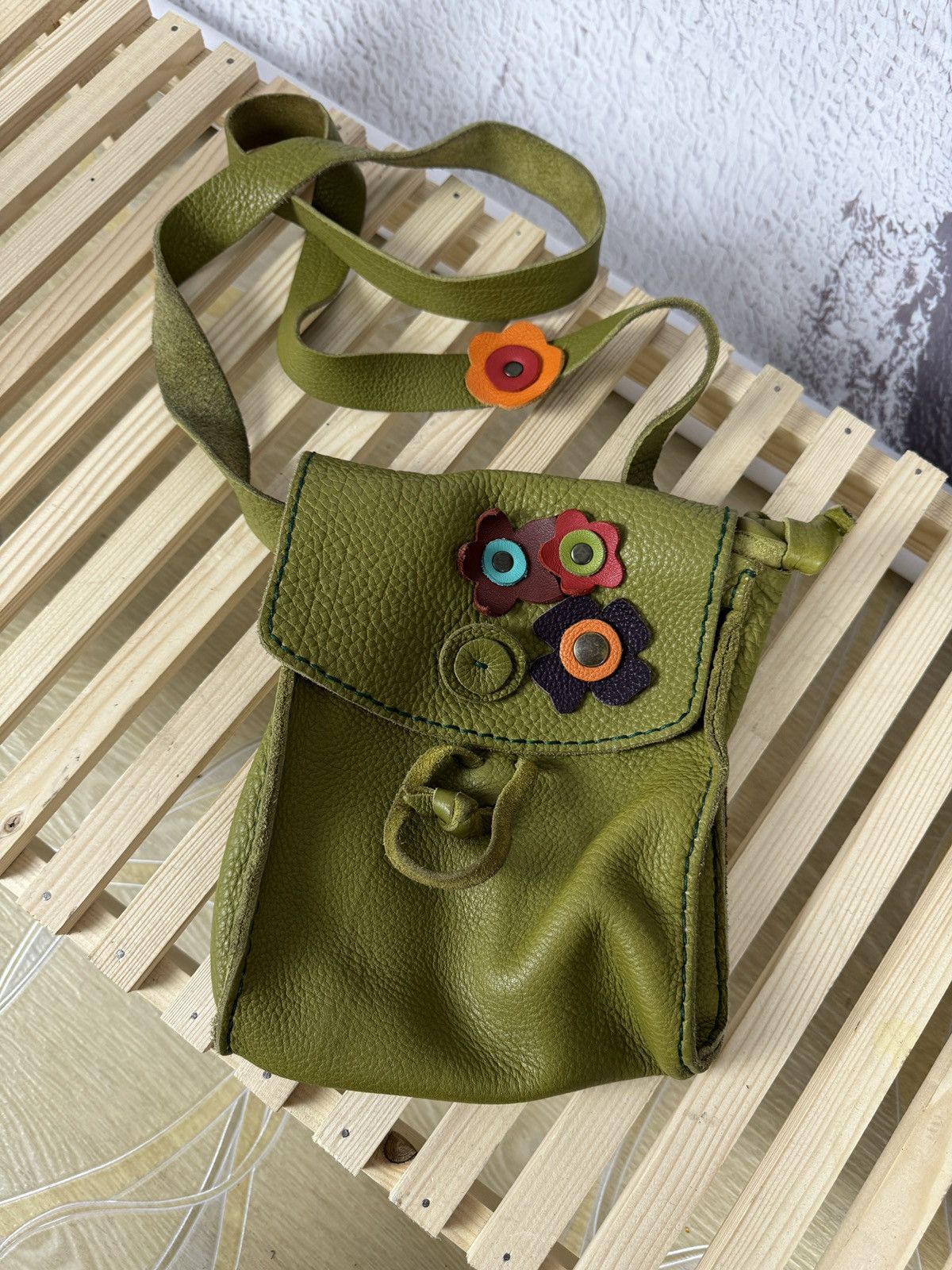 Handmade × Leather × Vintage Vintage Handmade Real Leather khaki shoulder bag flower Size ONE SIZE - 4 Thumbnail