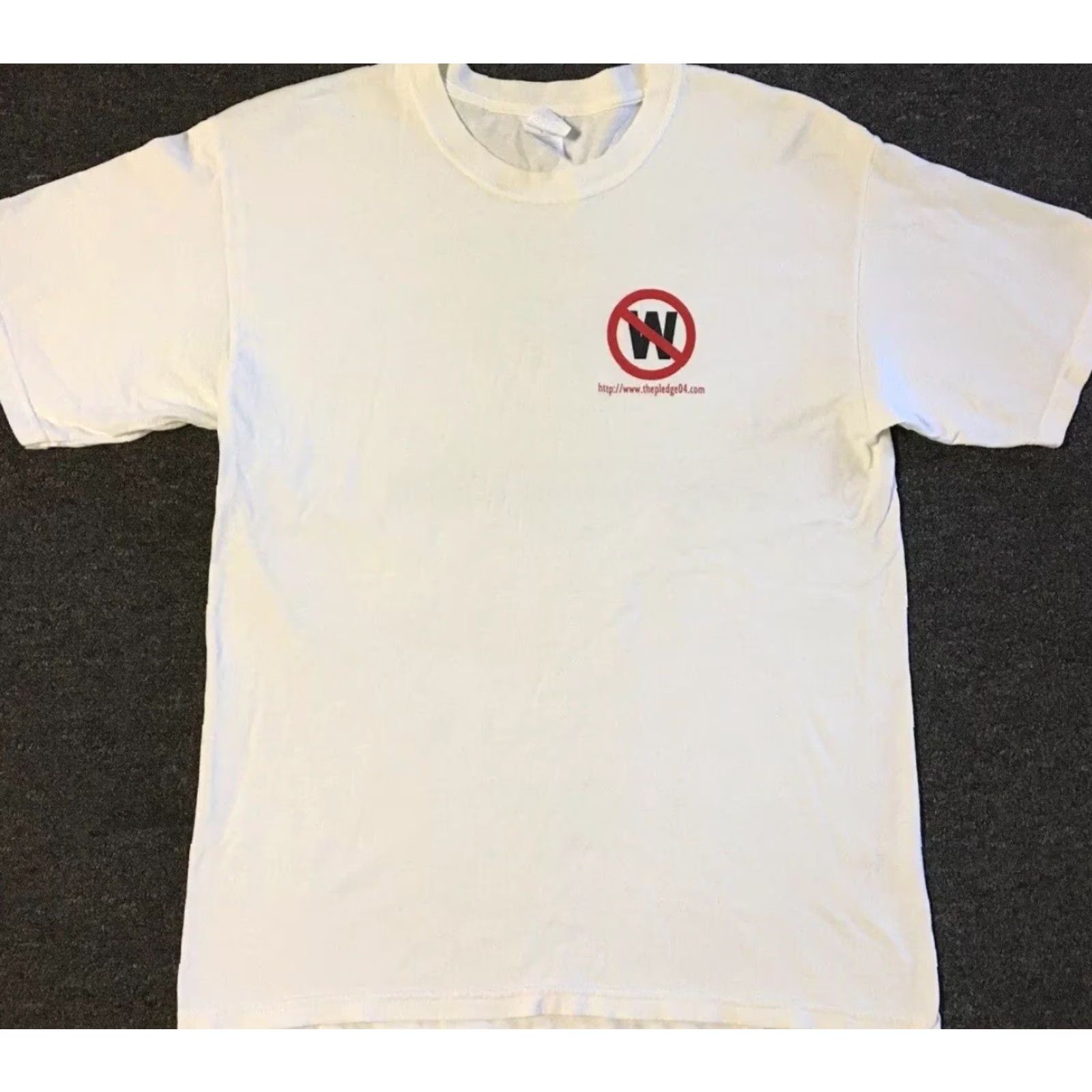Vintage VINTAGE Im Not Voting George Bush Faded Shirt L Politics Funny Joke Government Y2K Shirt Men Large White Nike Size US L / EU 52-54 / 3 - 2 Thumbnail