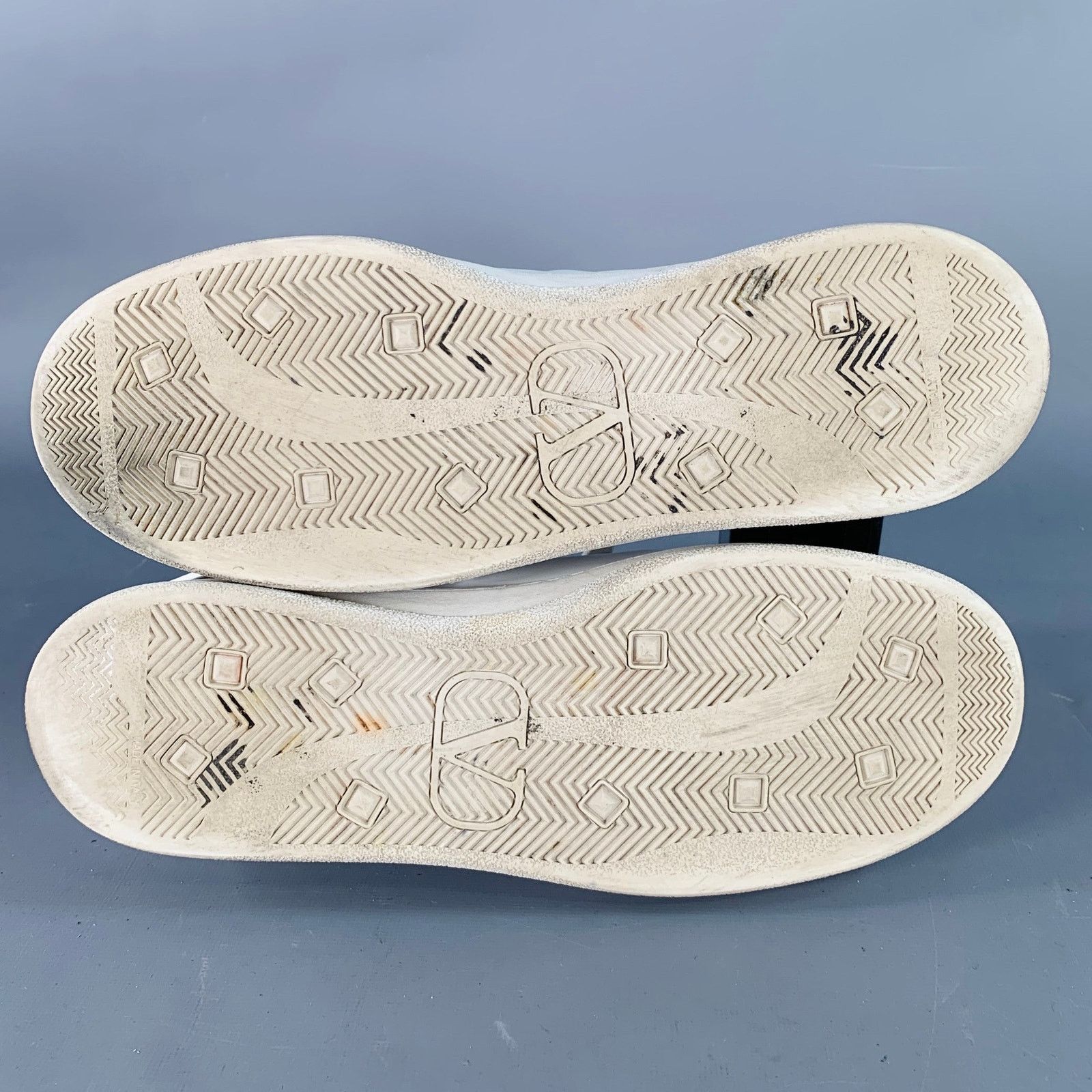Valentino VALENTINO Size 10 White Perforated Leather Lace-Up Sneakers Size US 10 / EU 43 - 6 Thumbnail