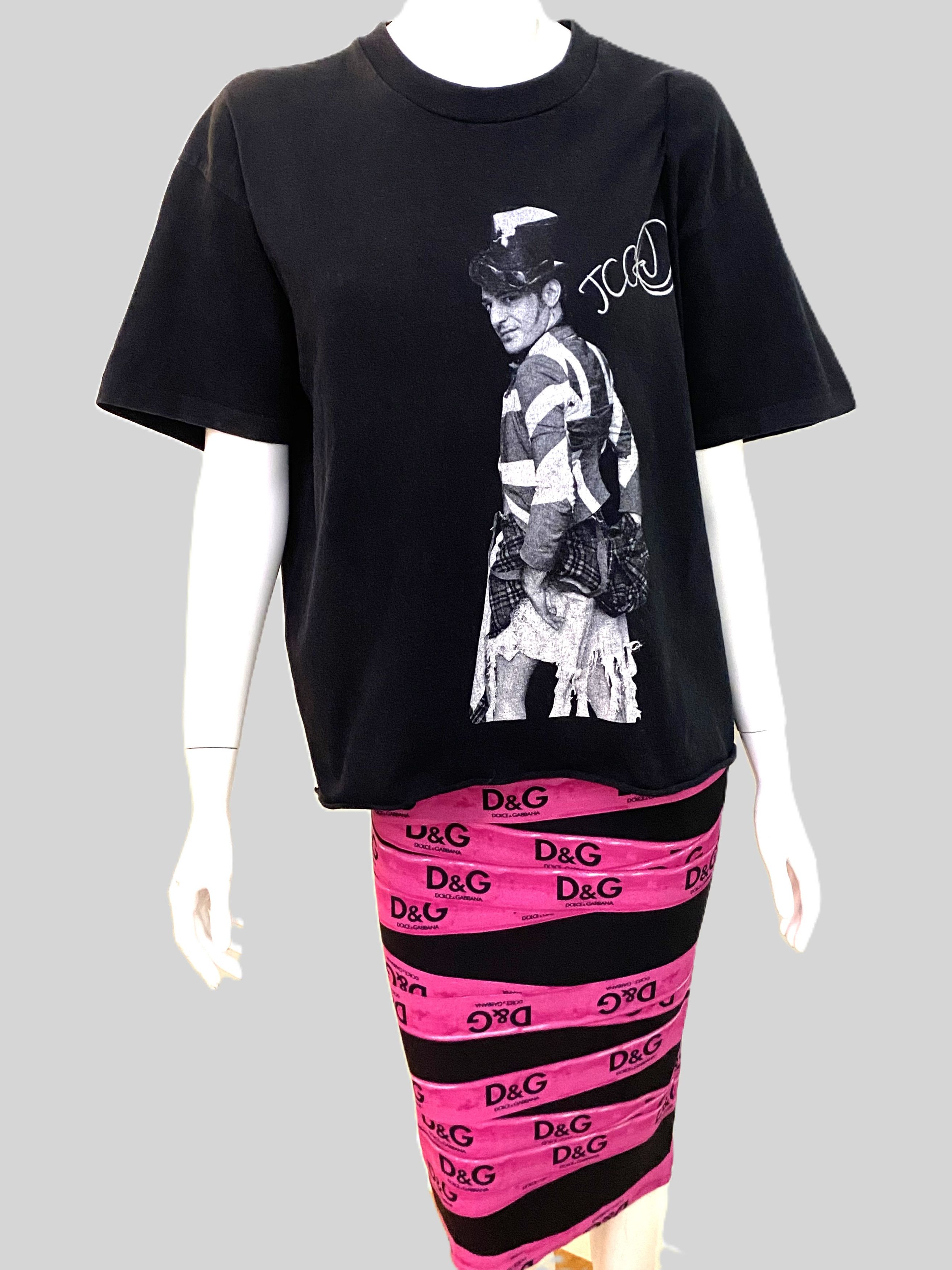 John Galliano John Galliano London 90s Gazette Tee T-shirt Shirt Top Size L / US 10 / IT 46 - 2 Thumbnail