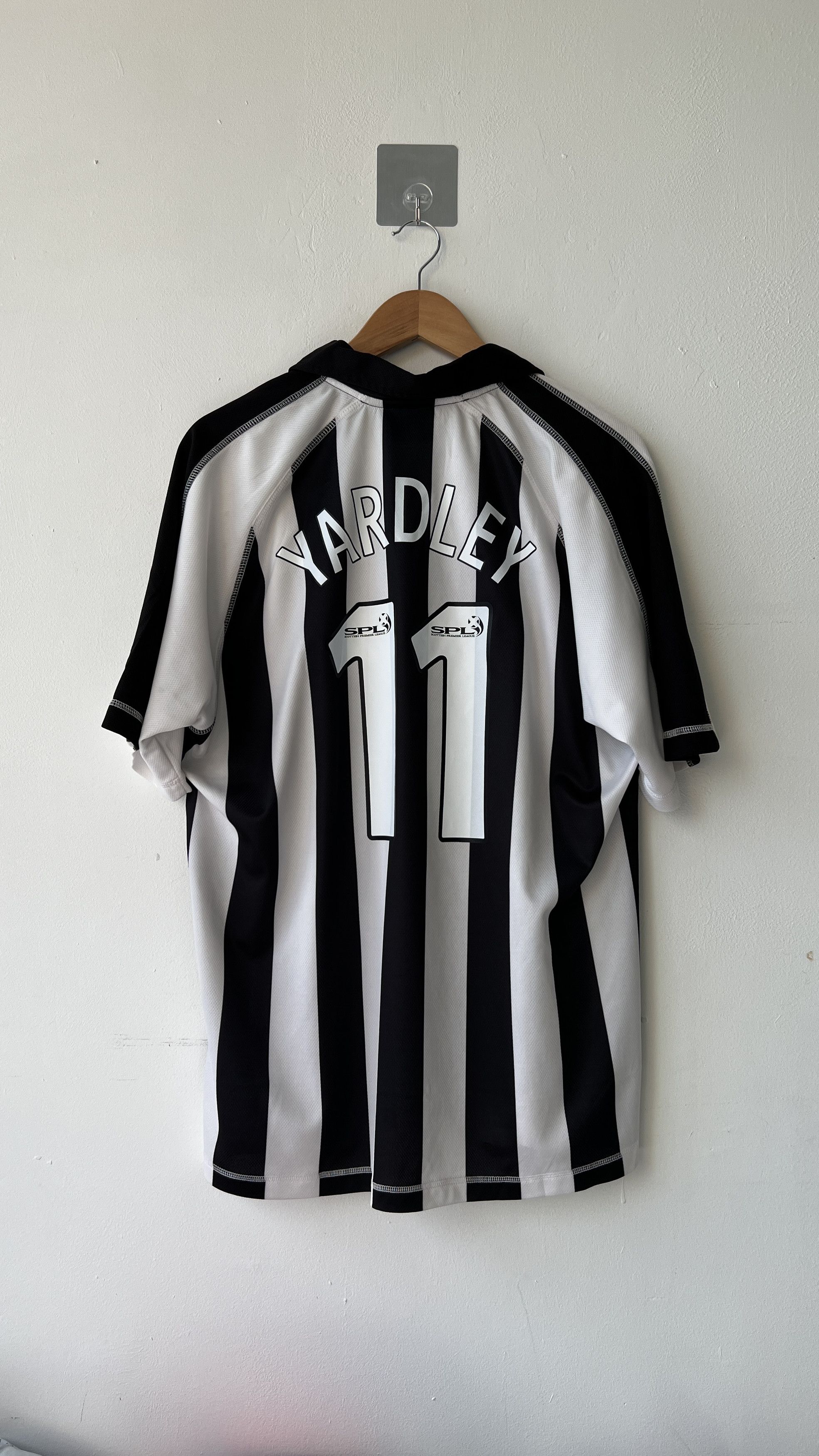 Other (L) St. Mirren 2000-01 Home Shirt Yardley #11 Kit (L) Size US L / EU 52-54 / 3 - 1 Thumbnail