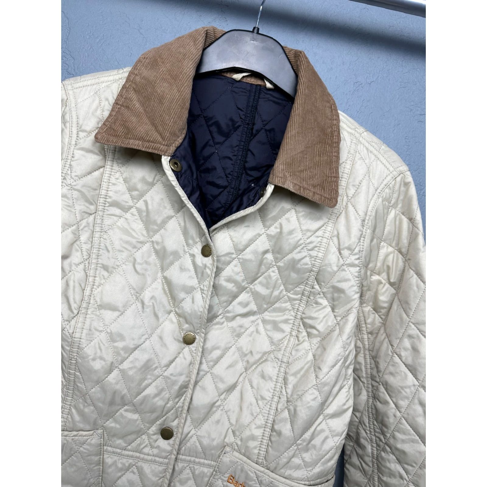 Barbour Barbour Summer Liddesdale Quilted Jacket M Women's Beige Barbour Liddesdale Quilted Jacket UK 12 (M) Sleeve 63 cm 42 cm 51 cm 63 cm Size M / US 6-8 / IT 42-44 - 2 Thumbnail