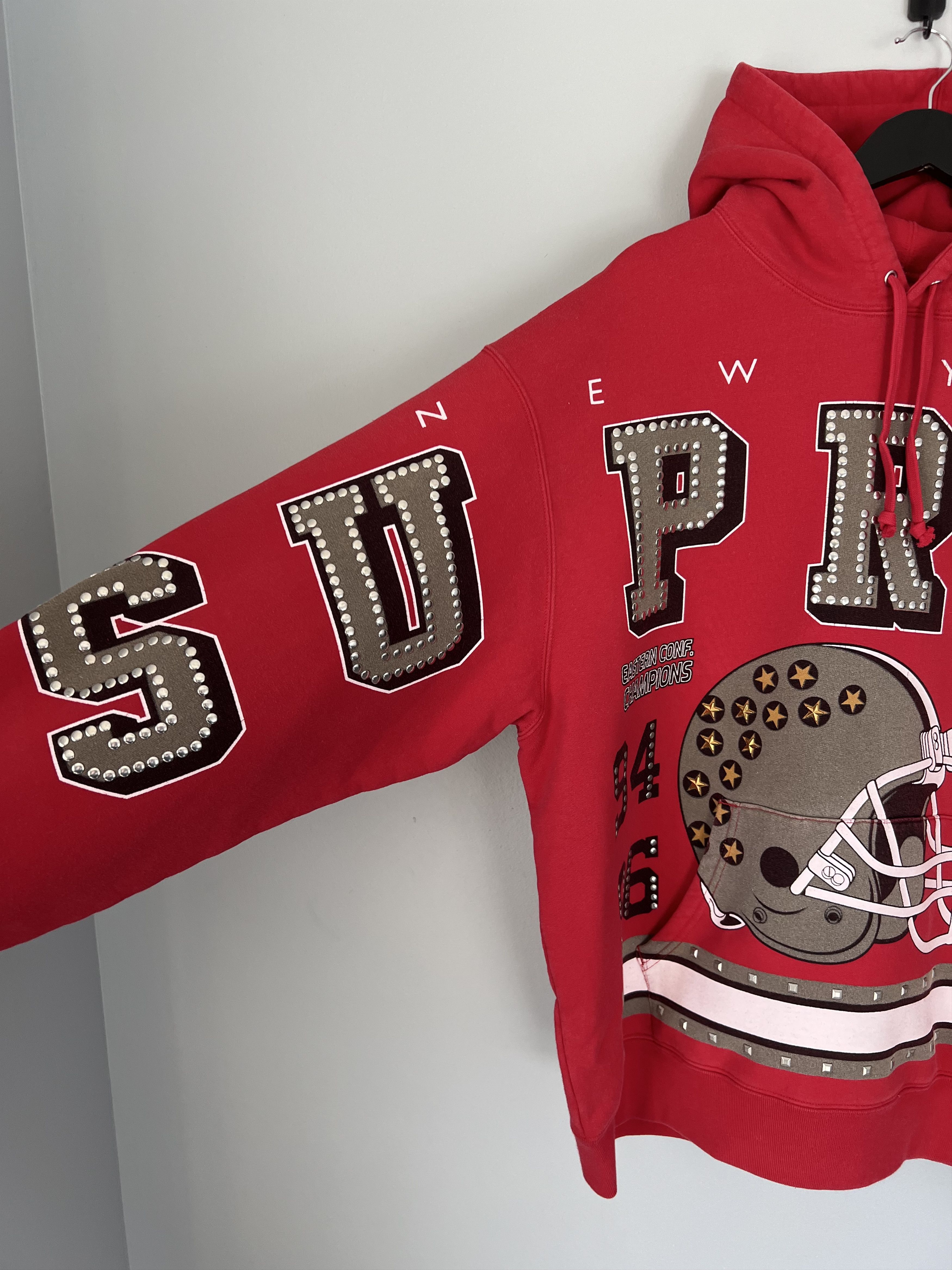 Supreme Supreme Champions Hooded Sweatshirt in Red Size US L / EU 52-54 / 3 - 4 Thumbnail