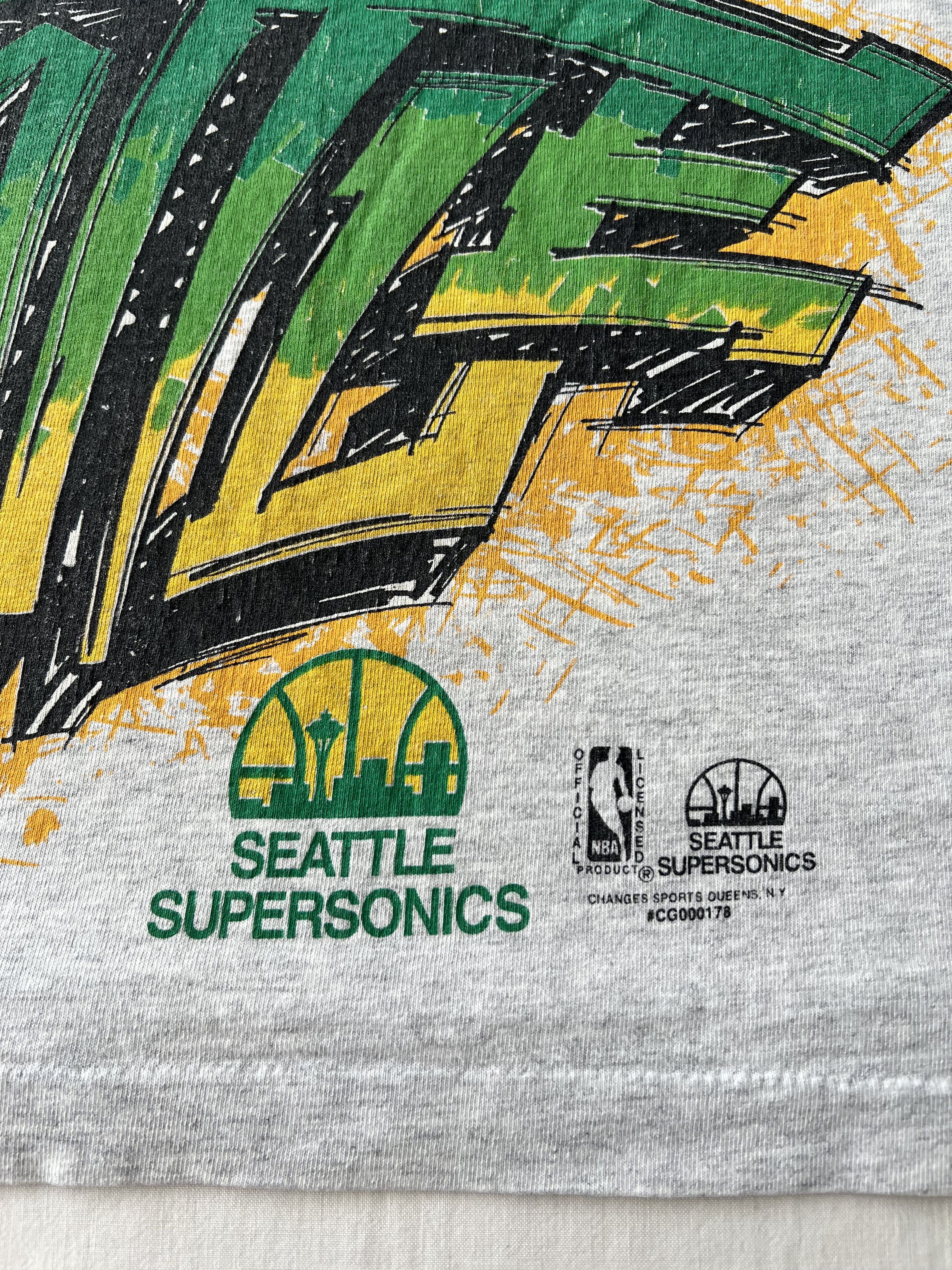NBA Vintage 90s Seattle Supersonics NBA Gray T-shirt Size US M / EU 48-50 / 2 - 18 Thumbnail