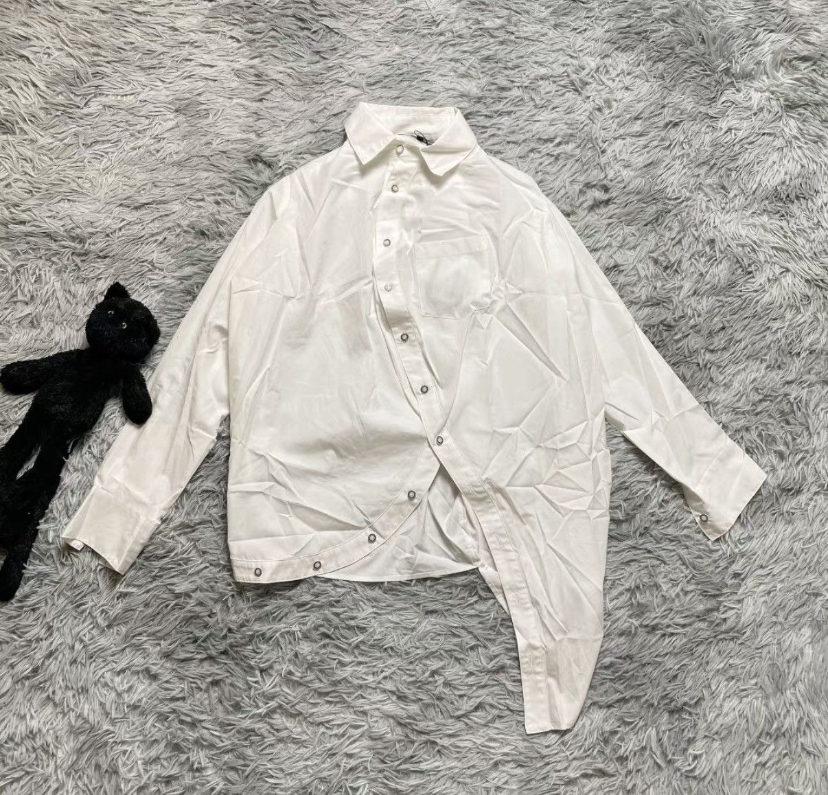 ANREALAGE Anrealage Unique Button White Shirt J29 Size US S / EU 44-46 / 1 - 1 Thumbnail