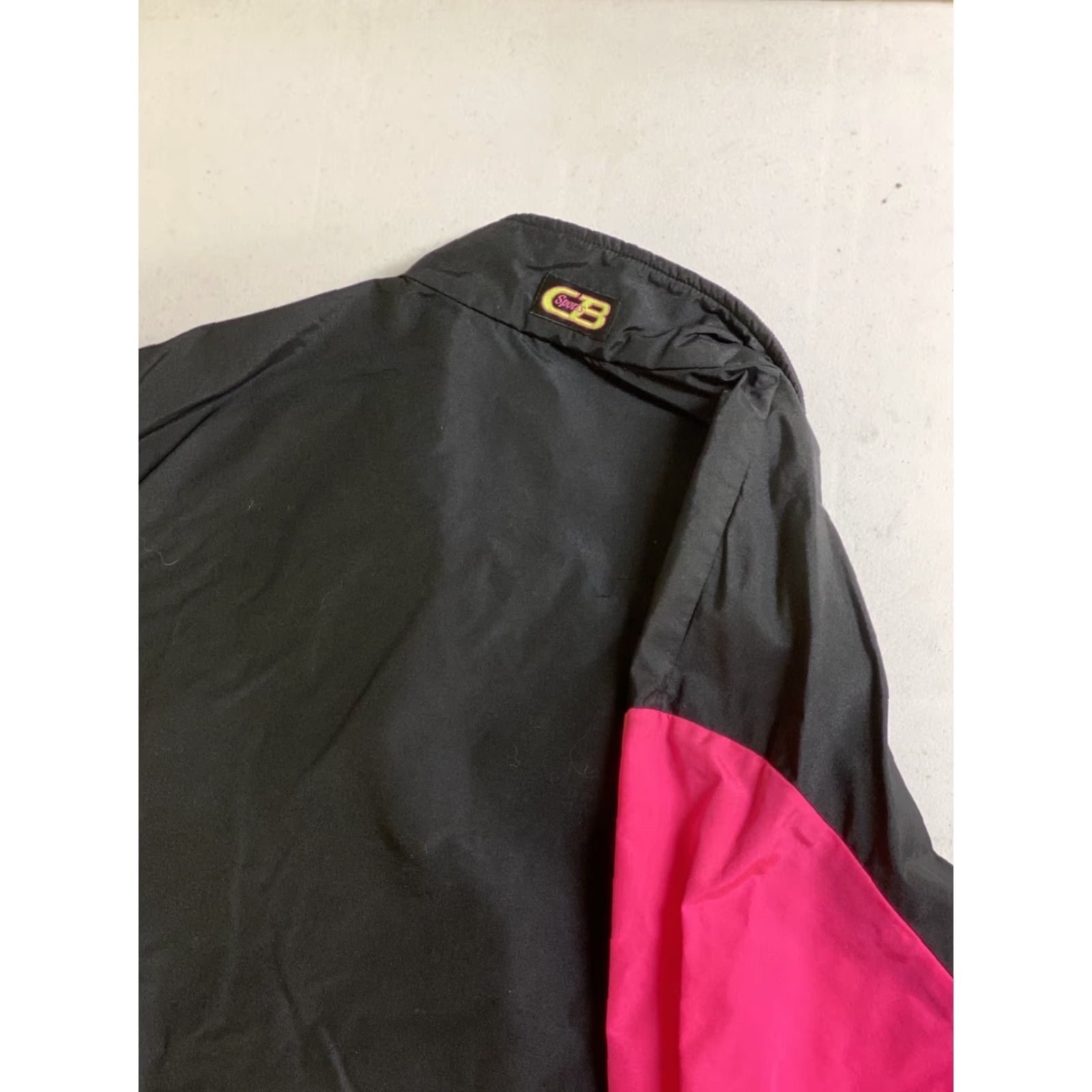 CB Sports VINTAGE CB Sports Jacket Men M/L Neon Pink Black Nylon 1989 1980s Pullover Kangaroo Pocket Snaps Modern Retro Look Men/Womens Size M / US 6-8 / IT 42-44 - 6 Thumbnail