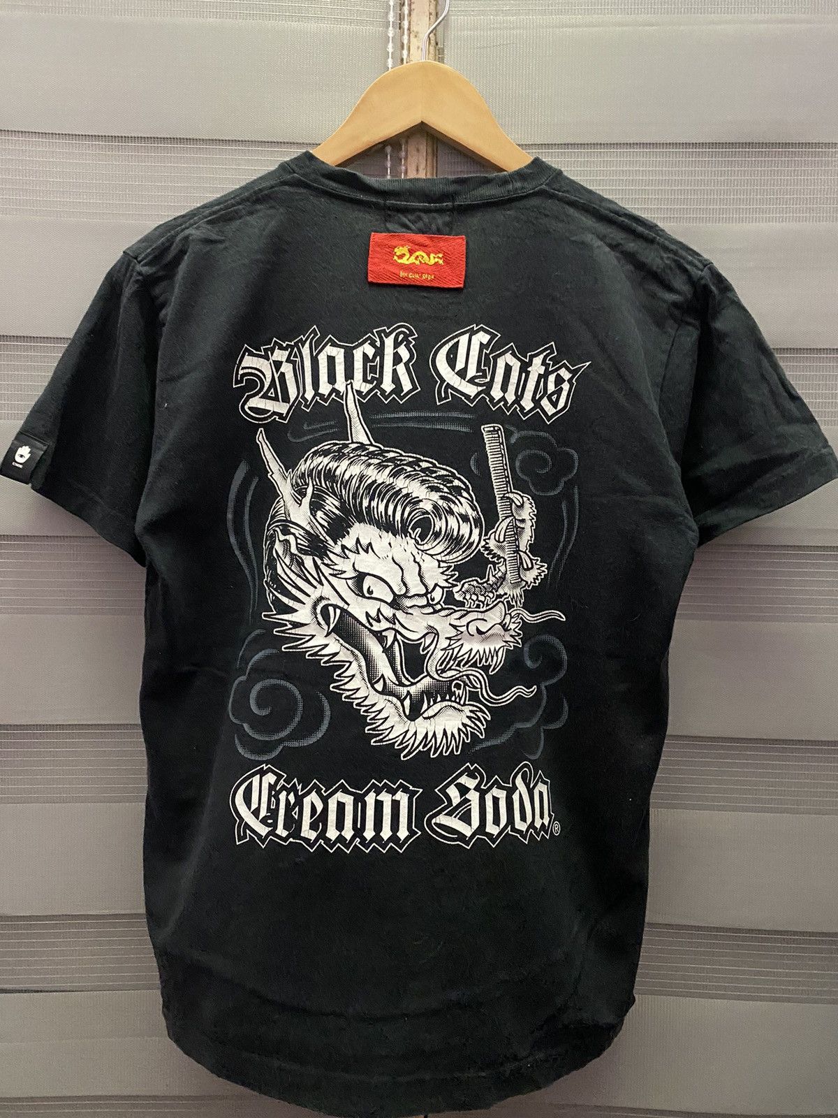 If Six Was Nine Vintage Cream Soda Dragon Design Rock And Roll Tshirt Size US S / EU 44-46 / 1 - 1 Thumbnail