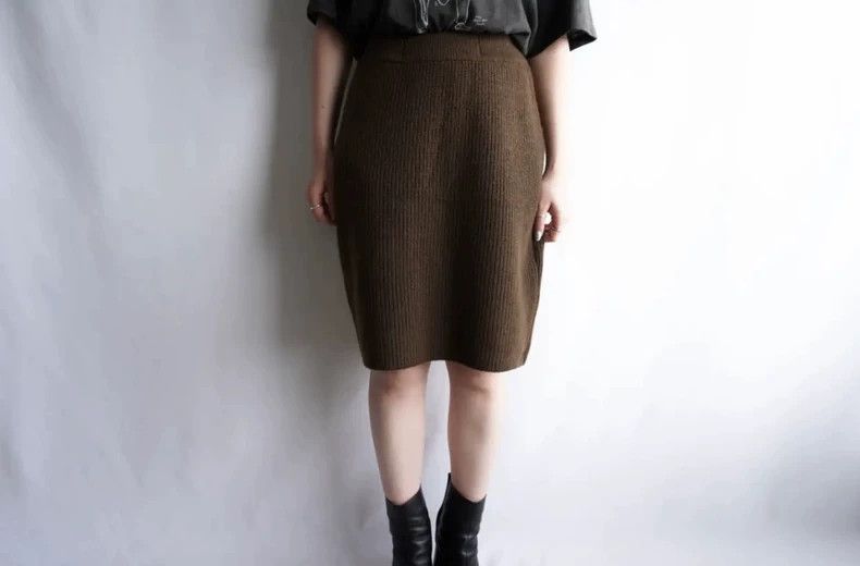Issey Miyake issey miyake Camel wool knitted half skirt Size 42" / US 20 - 2 Thumbnail