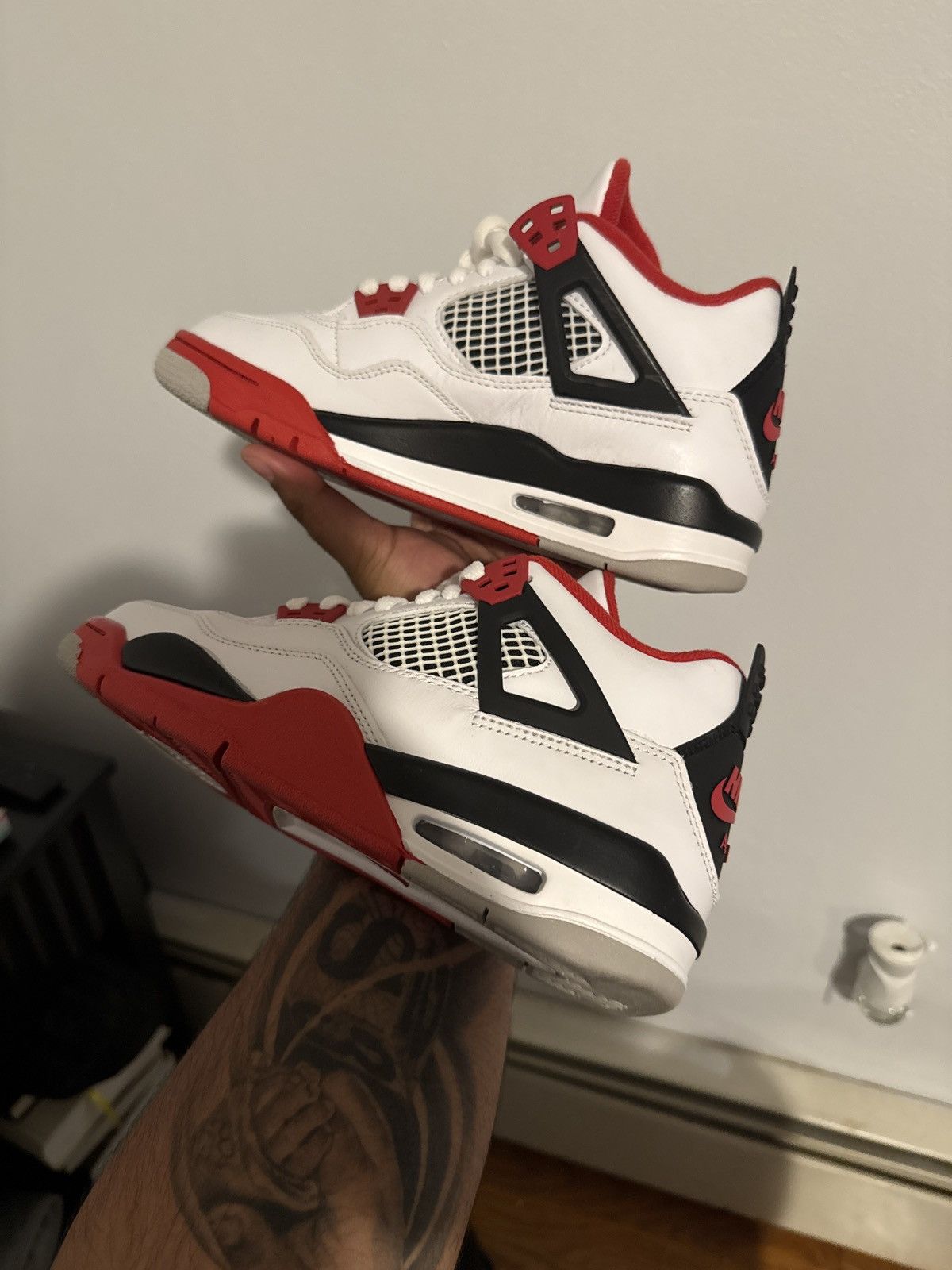 Jordan Brand Fire Red 4s Boys Size 5y/ Women's 6.5 Size US 6.5 / IT 36.5 - 6 Thumbnail
