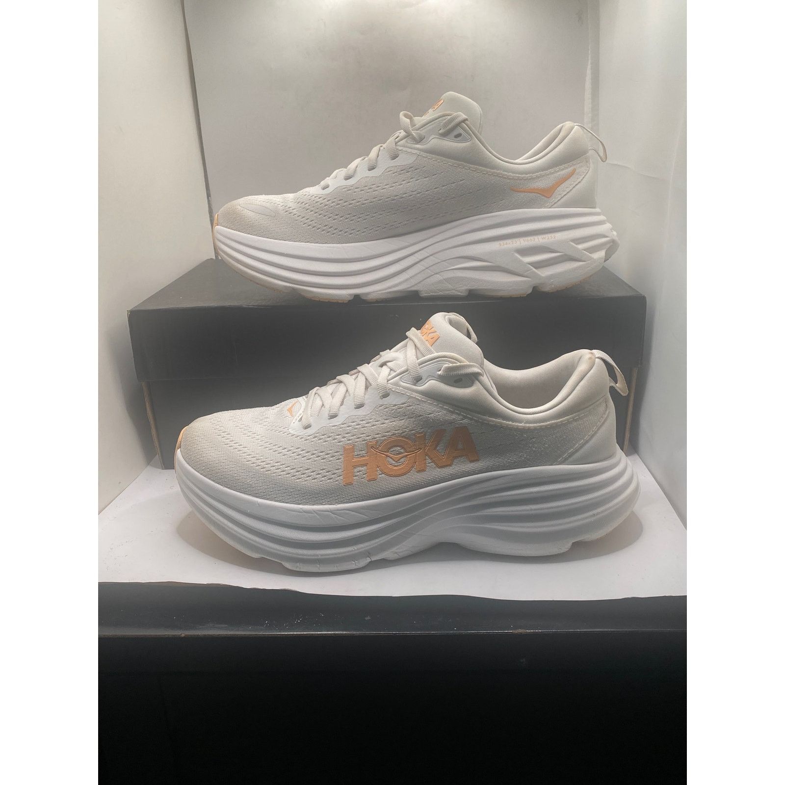 Hoka HOKA Bondi 8 Running Shoe (Women), Size 9B (1127952WLP) Size US 9 / IT 39 - 3 Thumbnail