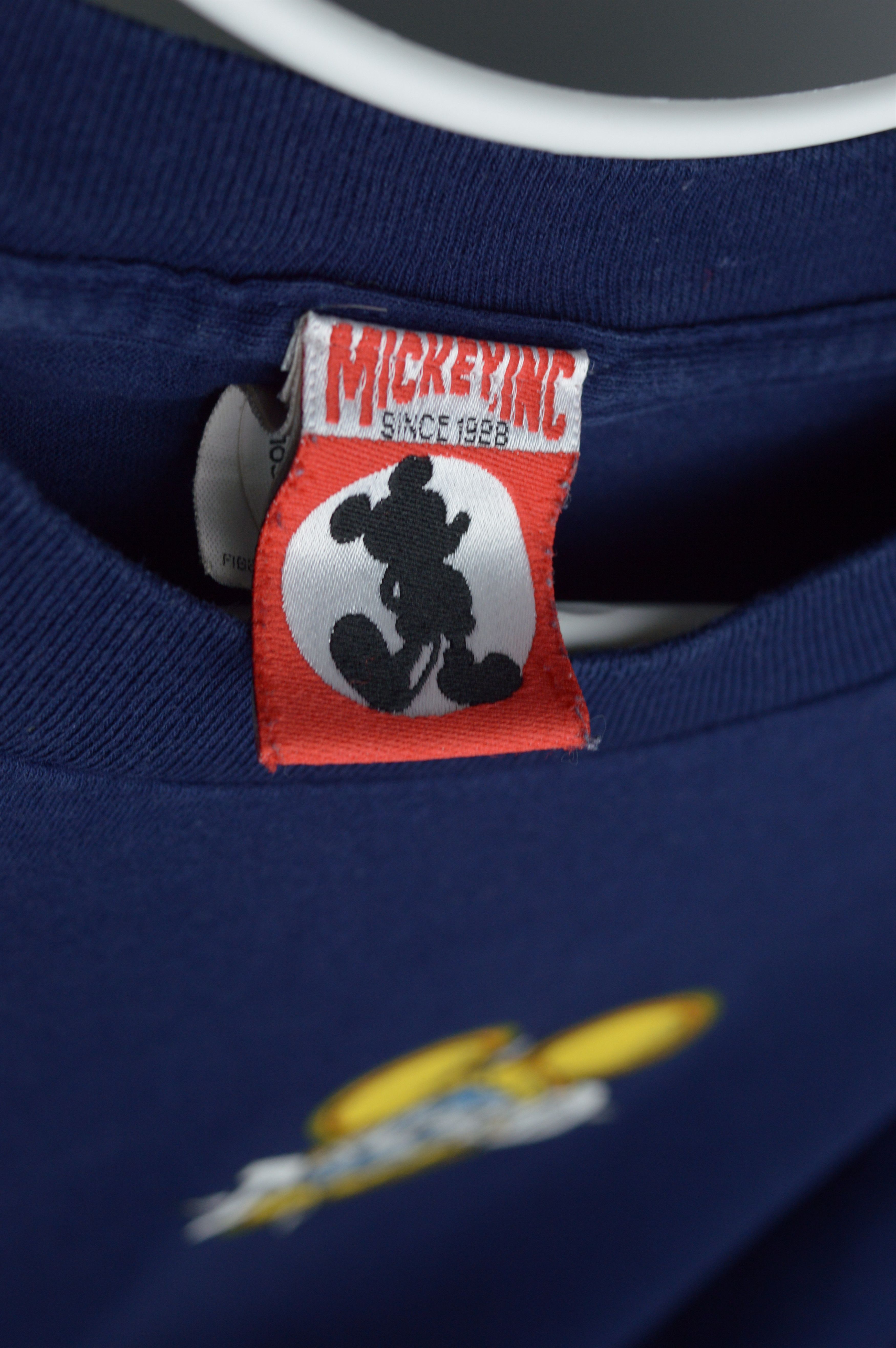 Vintage Vintage Disneyland Winnie-the-Pooh 90s t shirt Size US XL / EU 56 / 4 - 6 Thumbnail