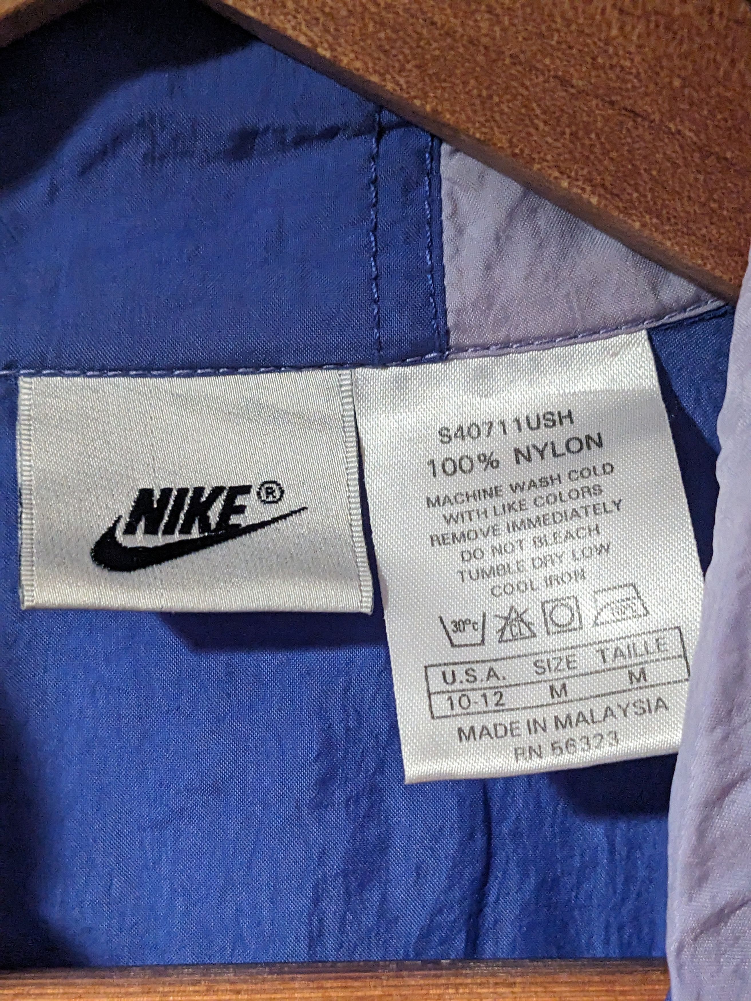 Nike × Vintage Vintage Y2K Nike Swoosh Essential Medium Womans Windbreaker Size US M / EU 48-50 / 2 - 2 Thumbnail