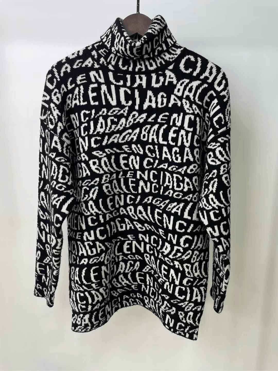 Balenciaga balenciaga wool printed sweater in xs Size XS / US 0-2 / IT 36-38 - 1 Thumbnail