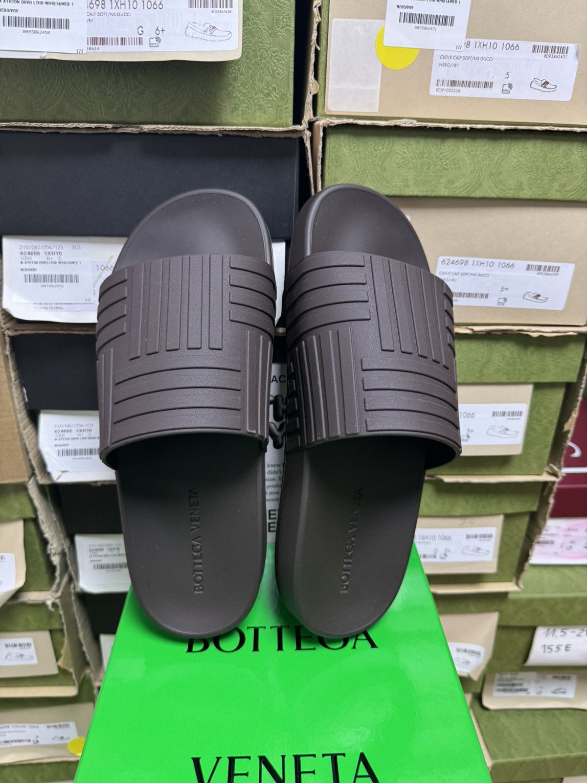 Bottega Veneta Bottega Veneta Embossed Rubber Slides Size US 9 / EU 42 - 4 Thumbnail