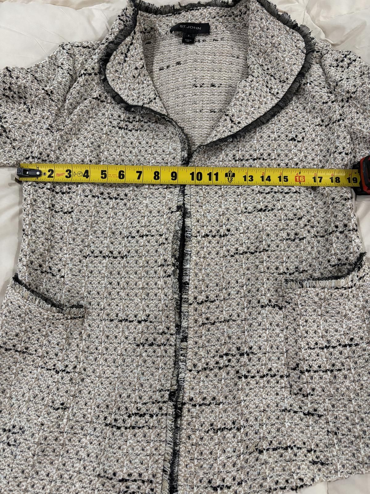St. John 8. St. John Excellent Condition Black Trim Blazer Size 8 Size M / US 6-8 / IT 42-44 - 5 Thumbnail