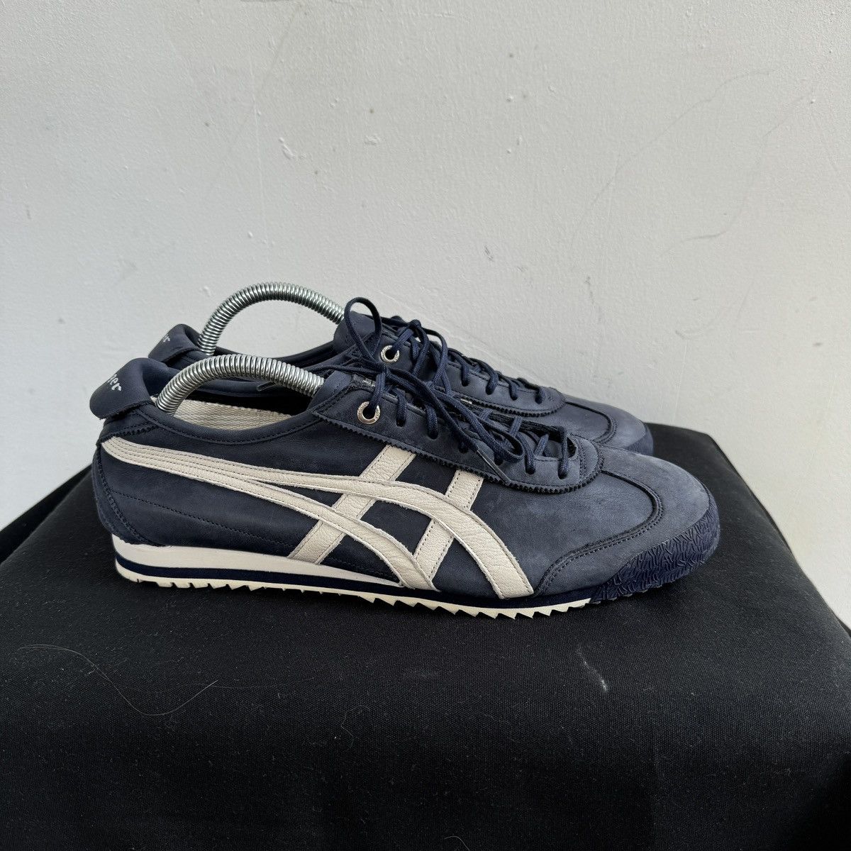 Pre-owned Asics Onitsuka Tiger Navy Leather Low Sneakers