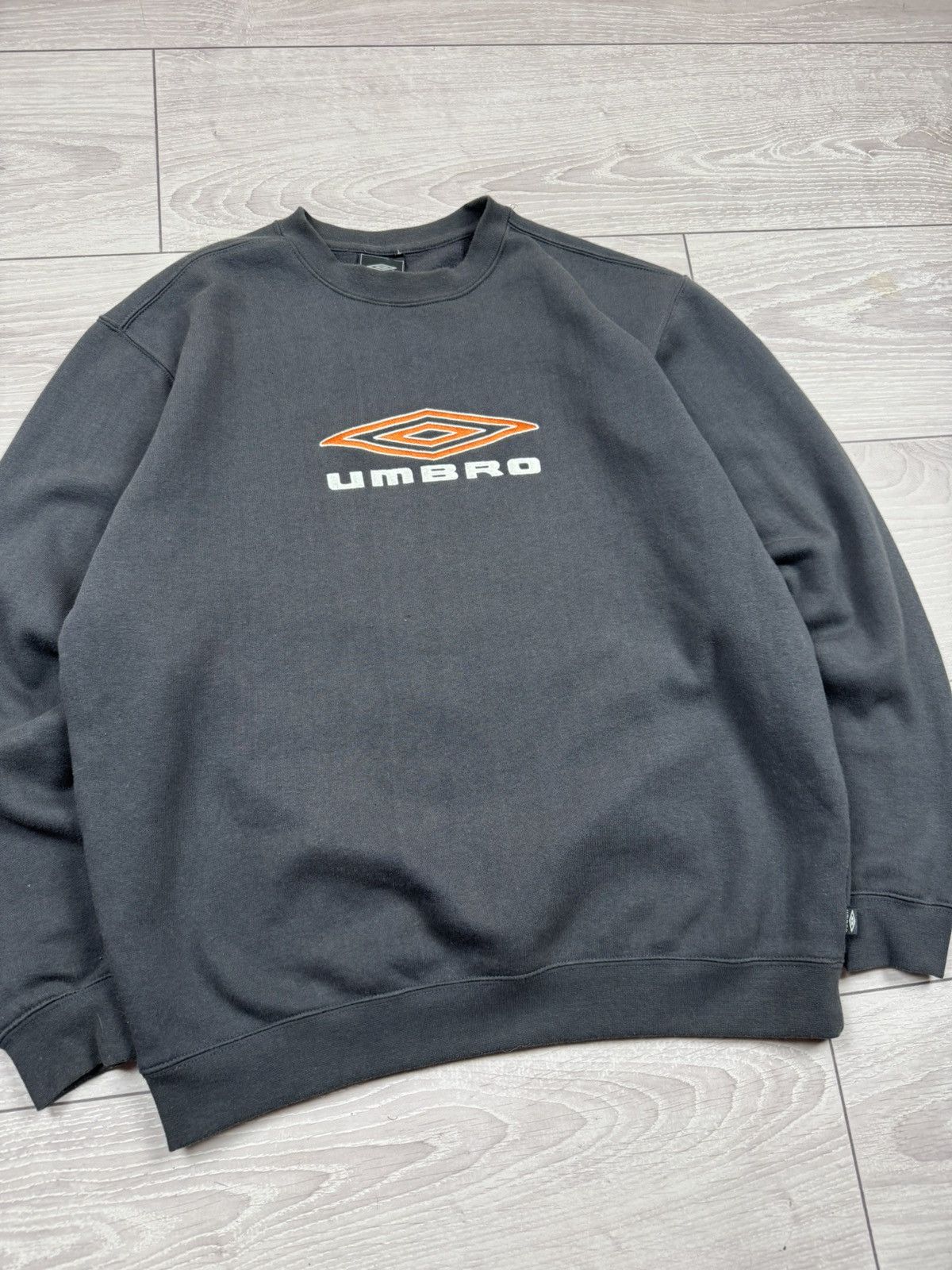 Umbro Vintage 00s Umbro Big Logo Sweatshirt Y2K L size Size US L / EU 52-54 / 3 - 4 Thumbnail