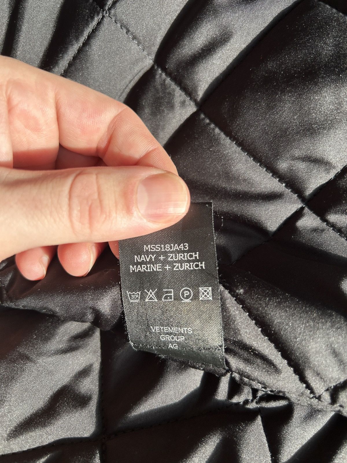 Vetements Dhl parka - Zurich variant Size US XS / EU 42 / 0 - 11 Thumbnail