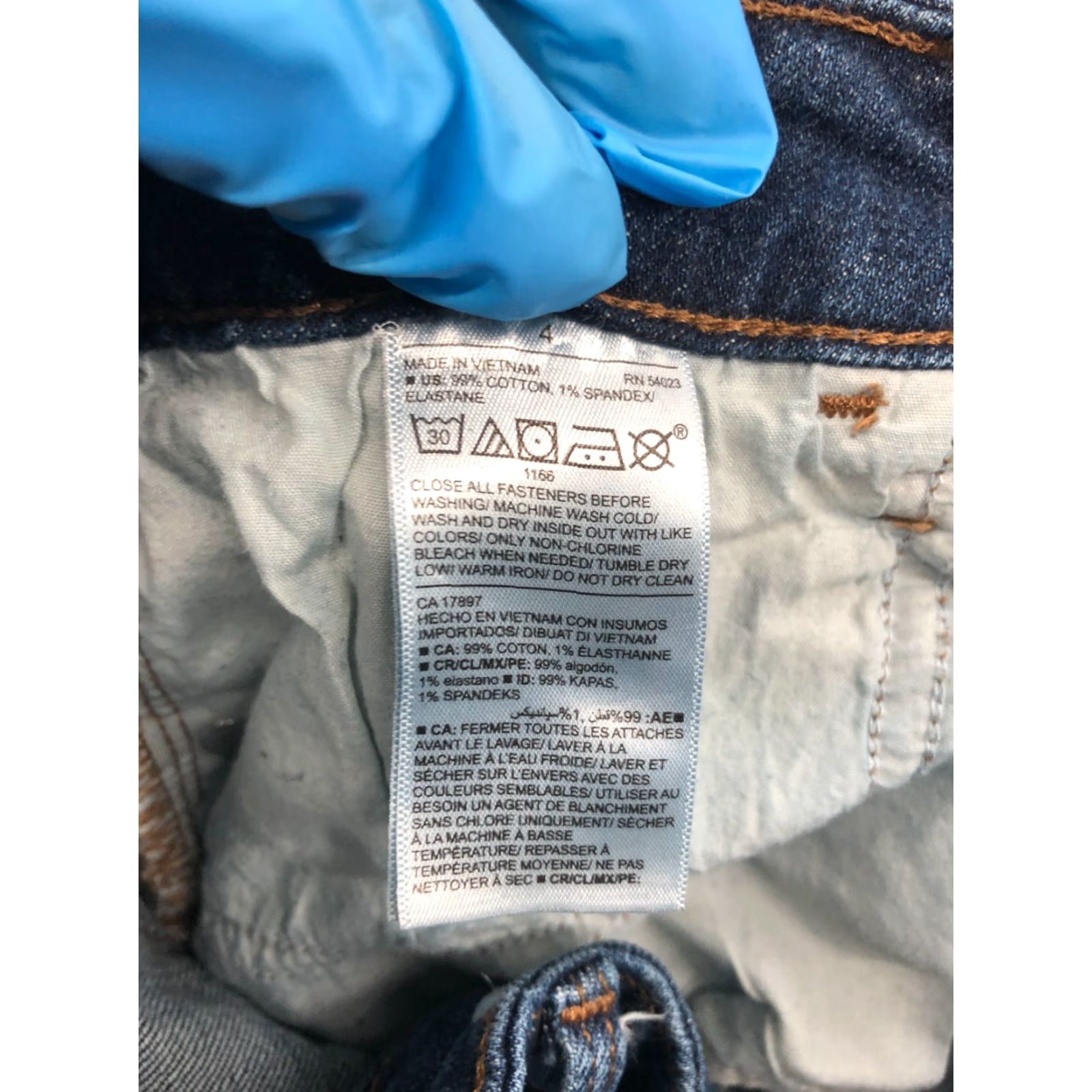 Old Navy Old Navy Boyfriend Shorts Womens Size 4 Mid Rise Medium Wash Blue Denim 5-Pocket Casual Size 27" / US 4 / IT 40 - 6 Thumbnail