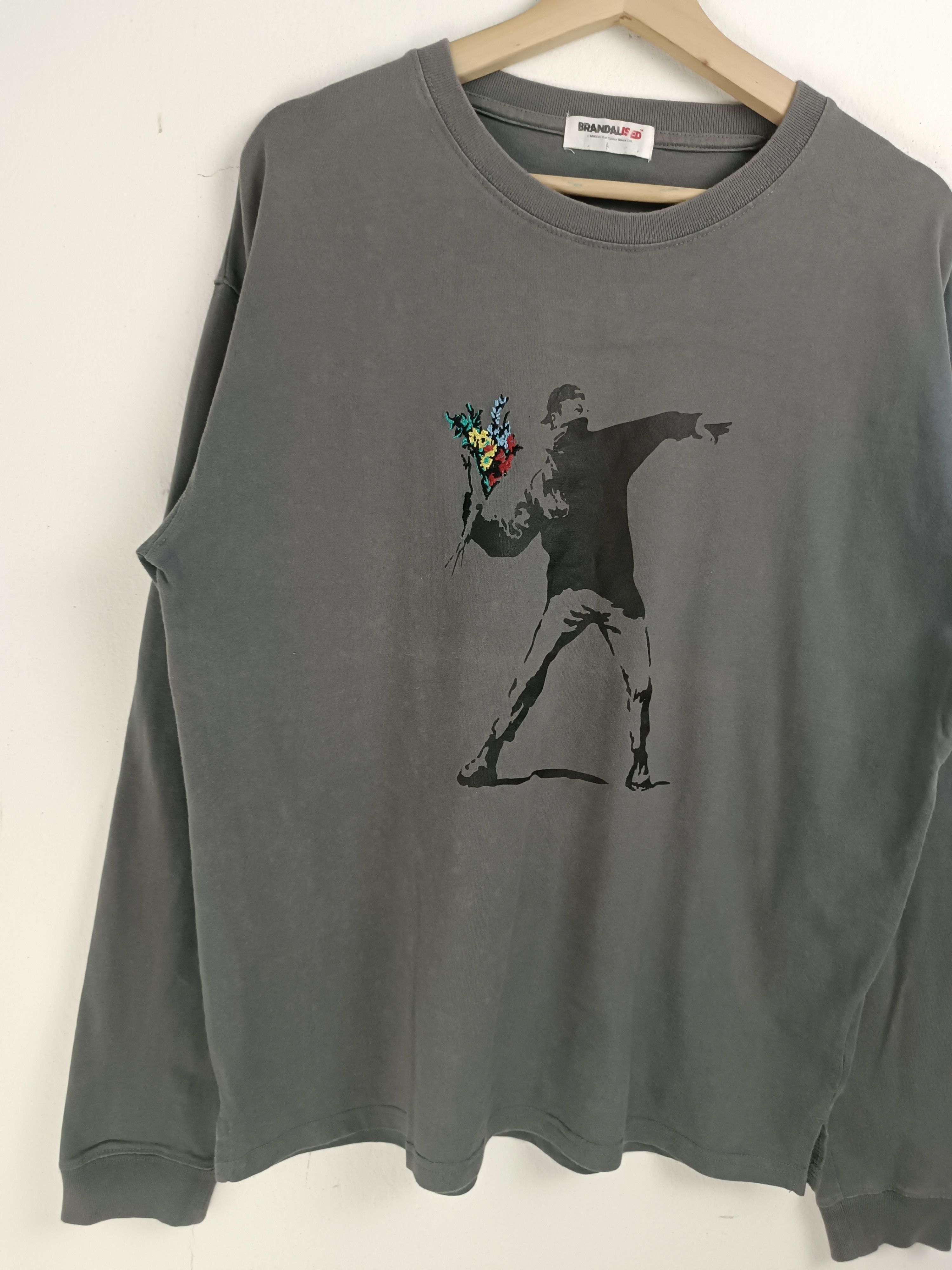Other VINTAGE BANKSY FLOWER THROWER BRANDALISED VERY RARE TEE Size US L / EU 52-54 / 3 - 5 Thumbnail