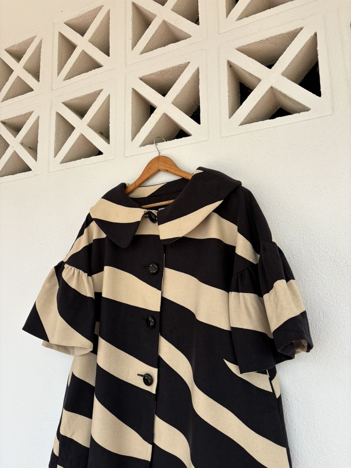 Moschino Moschino Cheap and Chic Oversized Zebra Stripe Coat Jacket Size US XL / EU 56 / 4 - 4 Thumbnail