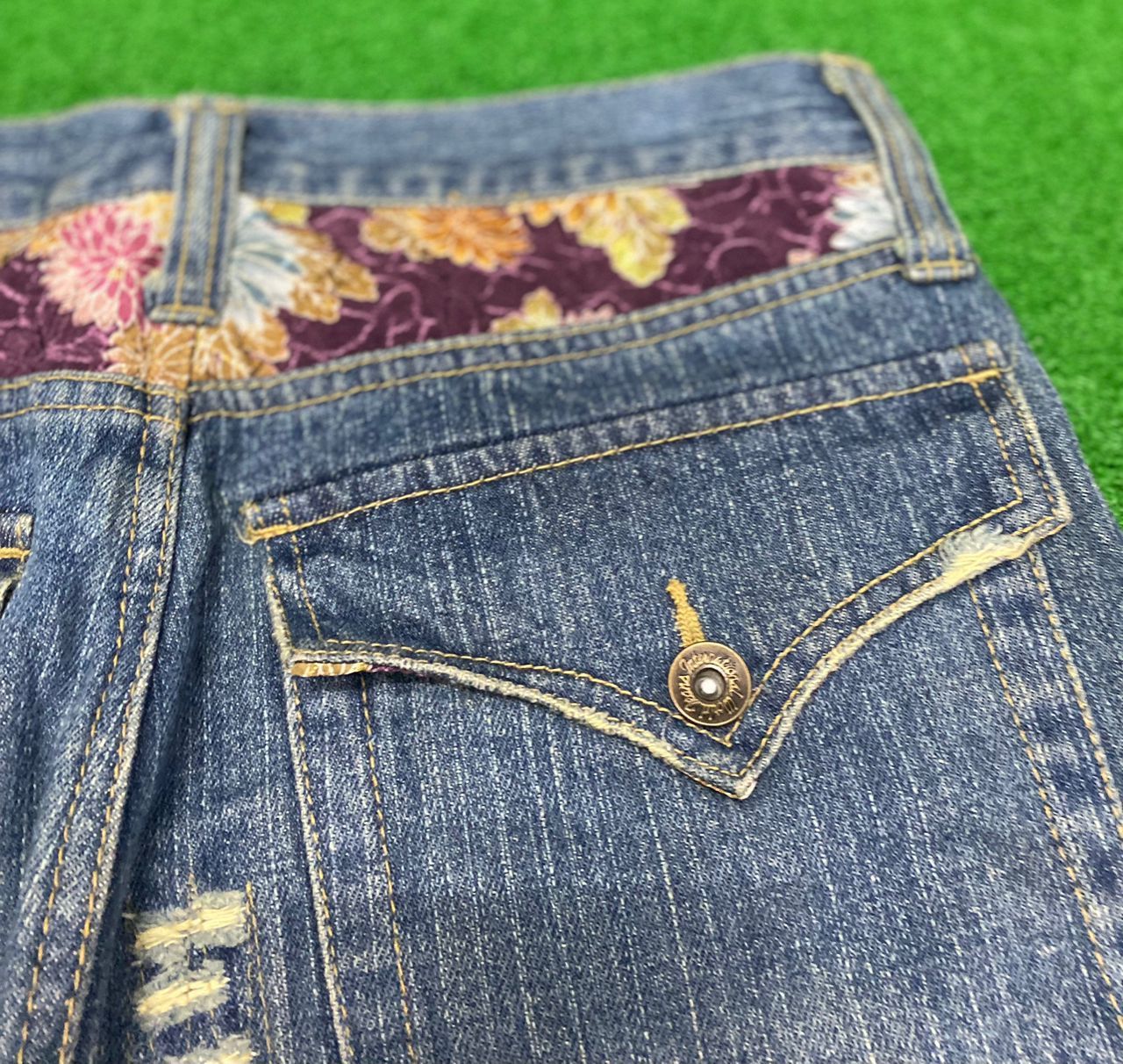 If Six Was Nine WORLD JEANS INTERNATIONAL SUKARJAN FISH KOI DESIGN DENIM Size US 30 / EU 46 - 22 Thumbnail