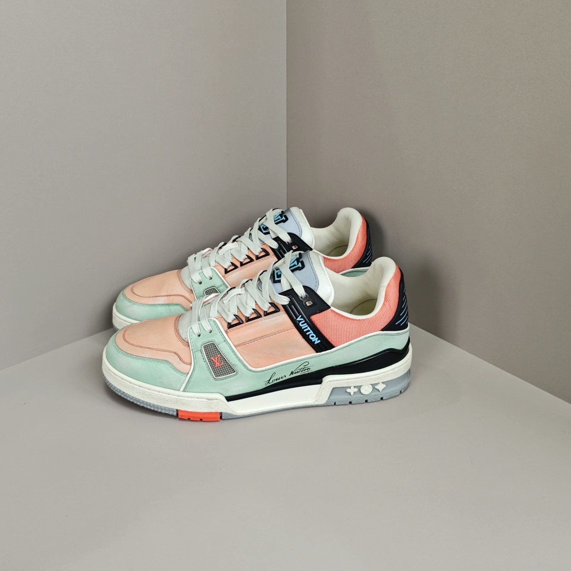 Louis Vuitton Louis Vuitton Training Green Lowtop Sneakers us_11 Women Size US 11 / IT 41 - 1 Thumbnail