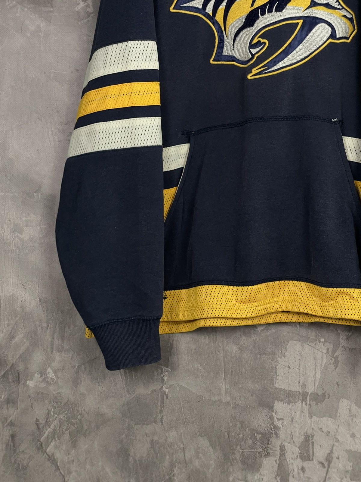 Ccm × NHL × Vintage Vintage CCM Streetwear Vintage Reebok NHL Hoodie Size US XL / EU 56 / 4 - 5 Thumbnail