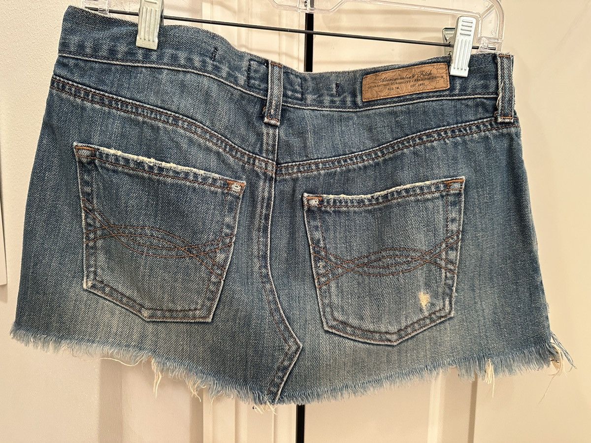 Abercrombie & Fitch Women’s Abercrombie & Fitch 1892 denim mini skirt, size 4 Size 27" / US 4 / IT 40 - 2 Thumbnail