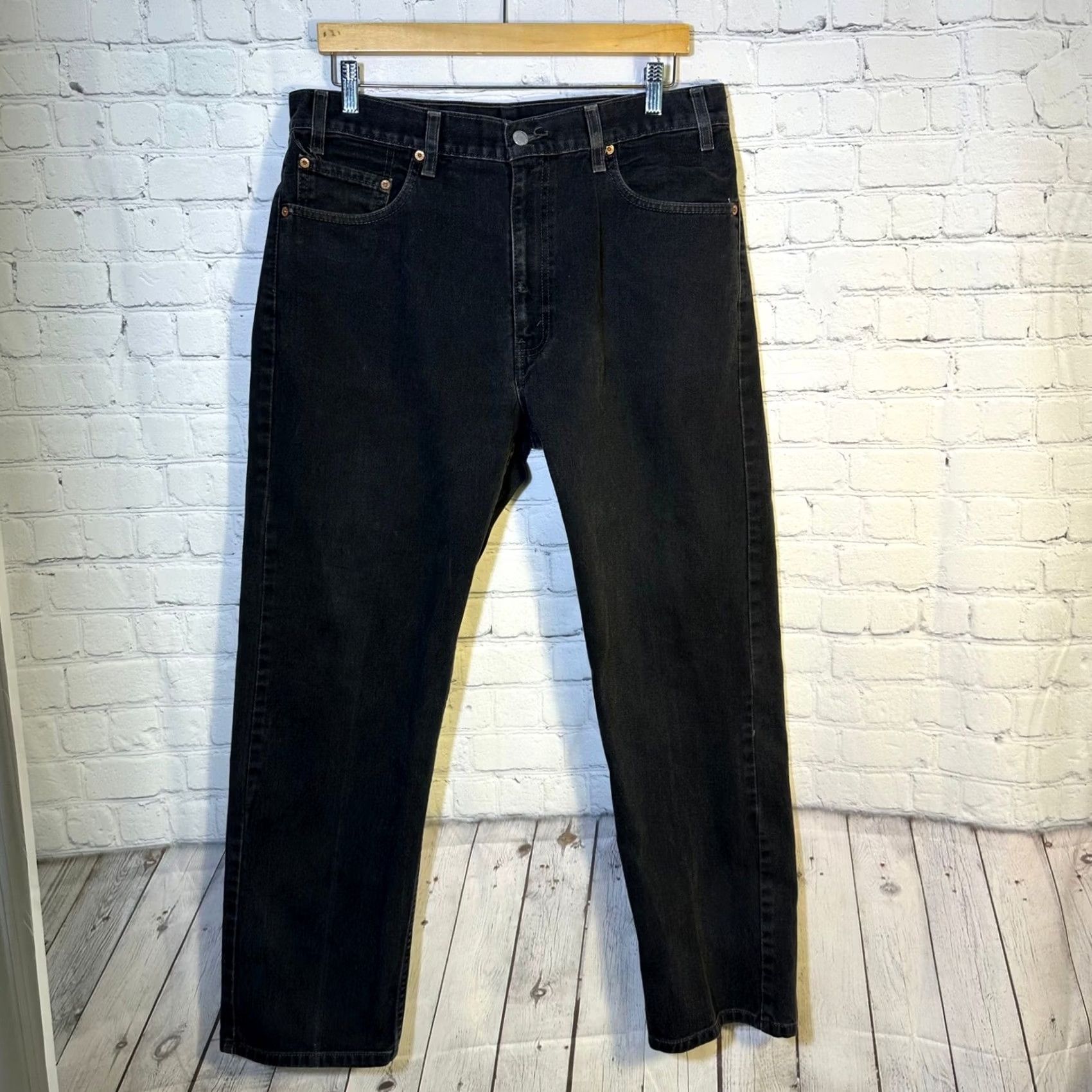 Levi's VINTAGE? Levis 505 Regular Fit Straight Leg Black Denim Jeans Mens W36 L30 Charcoal Wash 90s Grunge Size US 36 / EU 52 - 2 Thumbnail
