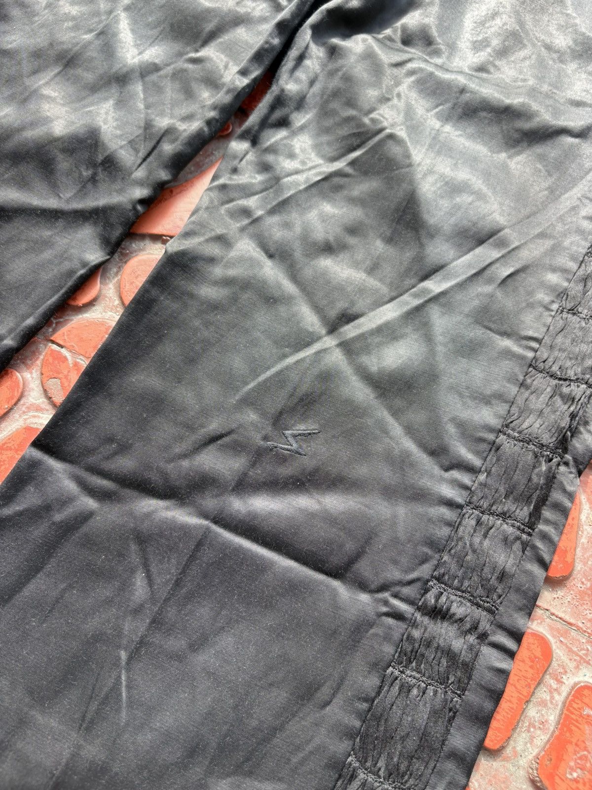 UNDERCOVERISM ARCHIVE - SIDE RUFFLE SILK PANTS