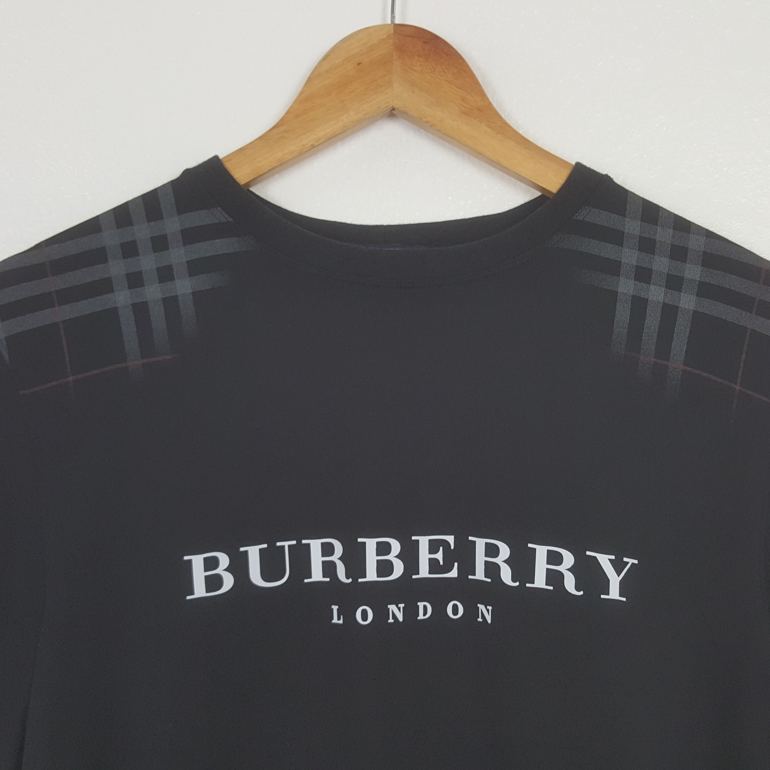 Burberry Vintage Burberry London Designer Tshirt C312N65 Size US L / EU 52-54 / 3 - 2 Thumbnail