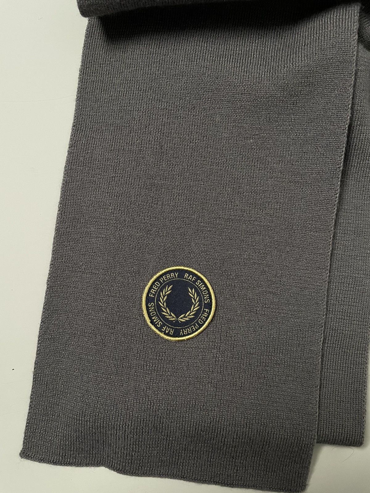 Fred Perry × Raf Simons Raf Simons x Fred Perry Split Scarf Size ONE SIZE - 8 Thumbnail