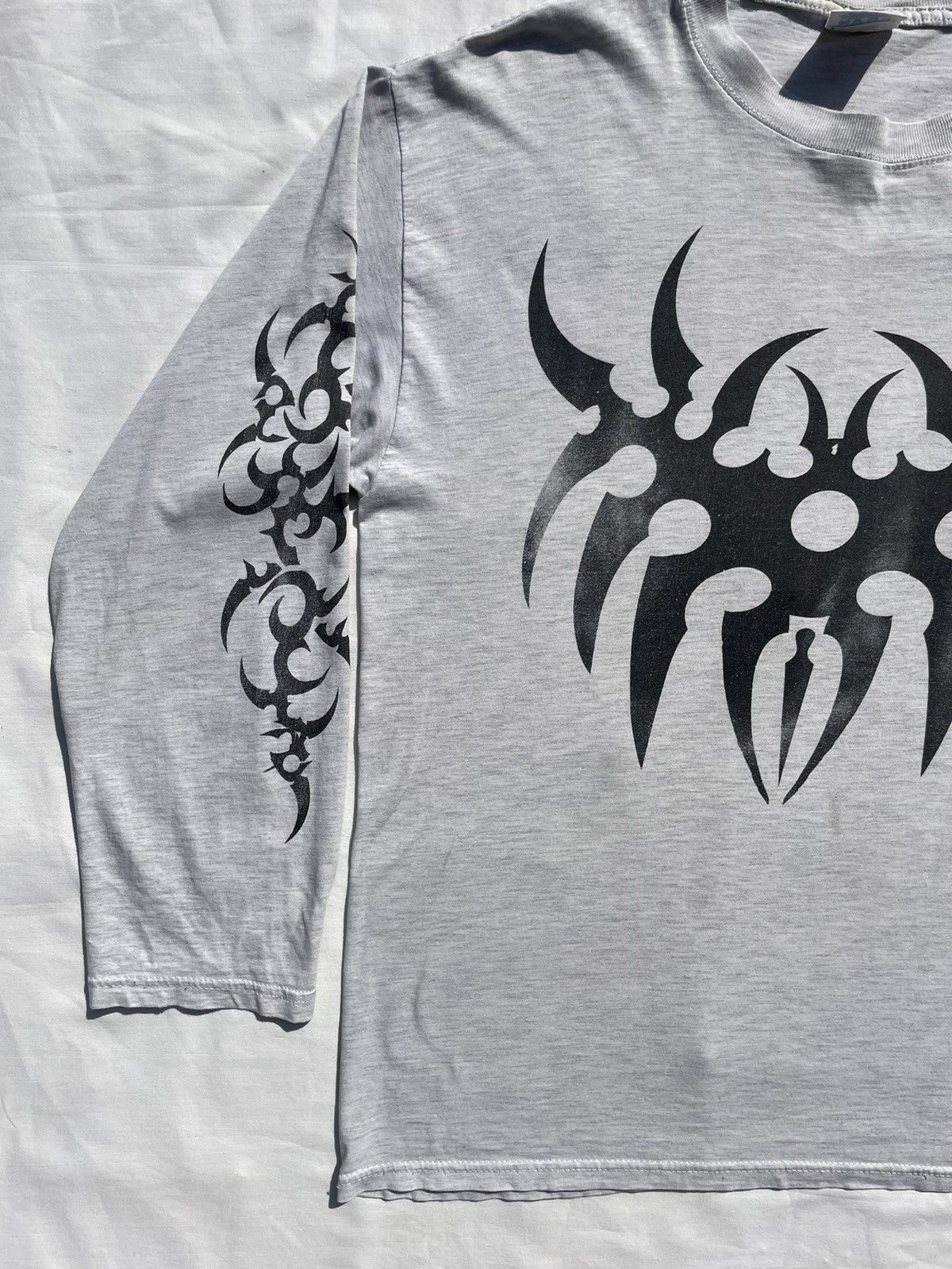 Band Tees × Gildan Gildan Y2K Long Sleeve T-shirt Size US L / EU 52-54 / 3 - 2 Thumbnail