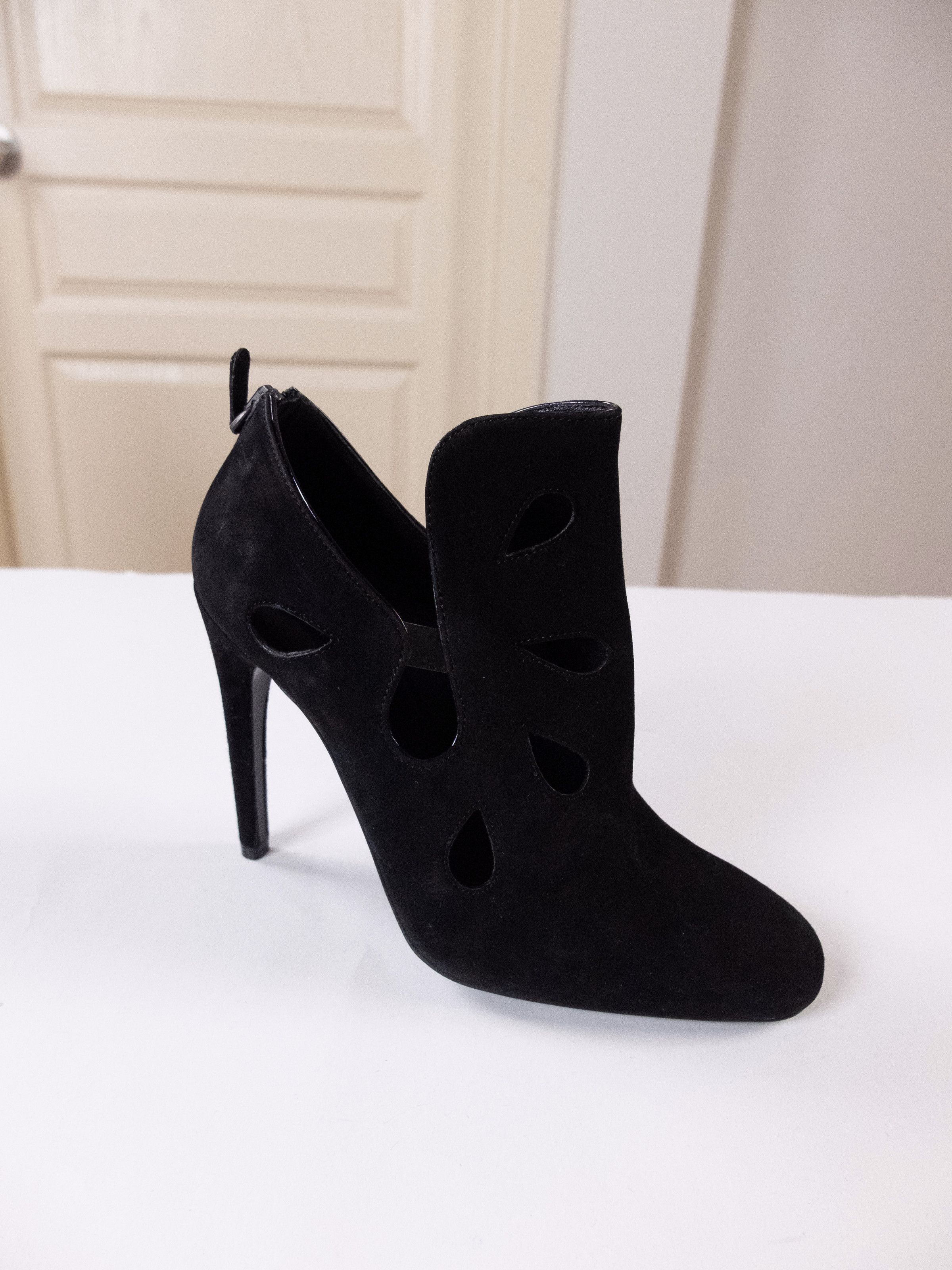 Bottega Veneta BOTTEGA VENETA black suede cutout boots bootie 7.5 37.5 q Size US 7.5 / IT 37.5 - 4 Thumbnail
