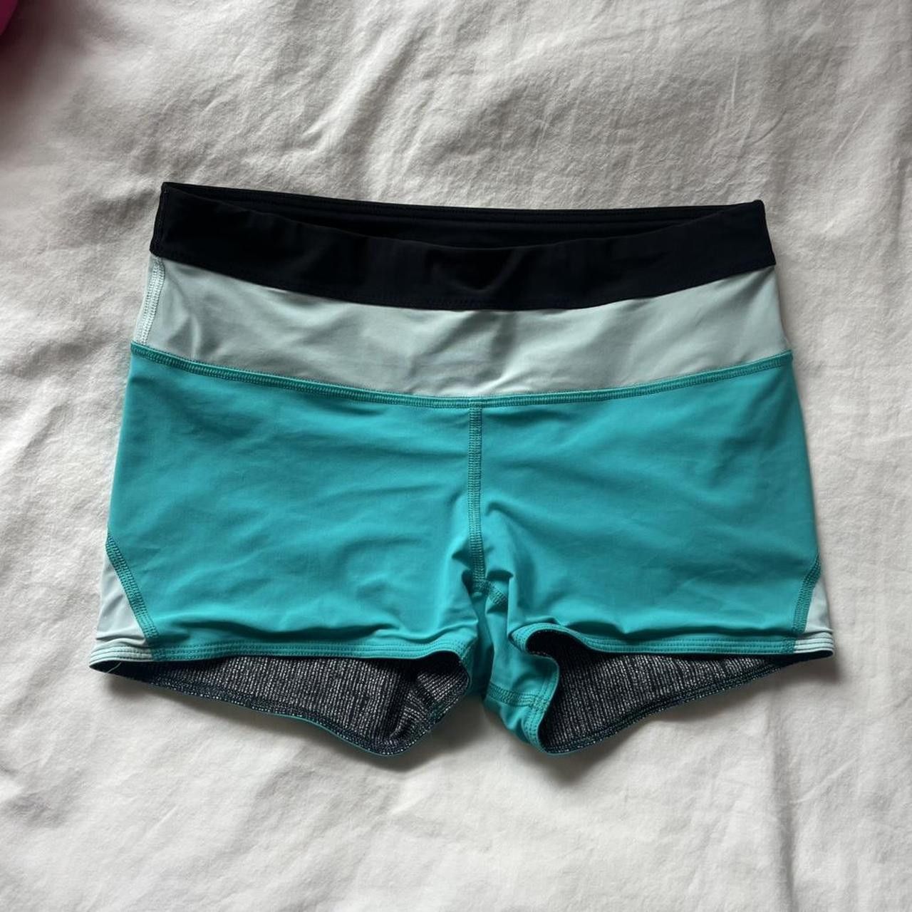 Lululemon 2000s Reversible Lululemon Mini Shorts Size 8 Size 30" / US 8 / IT 44 - 1 Thumbnail