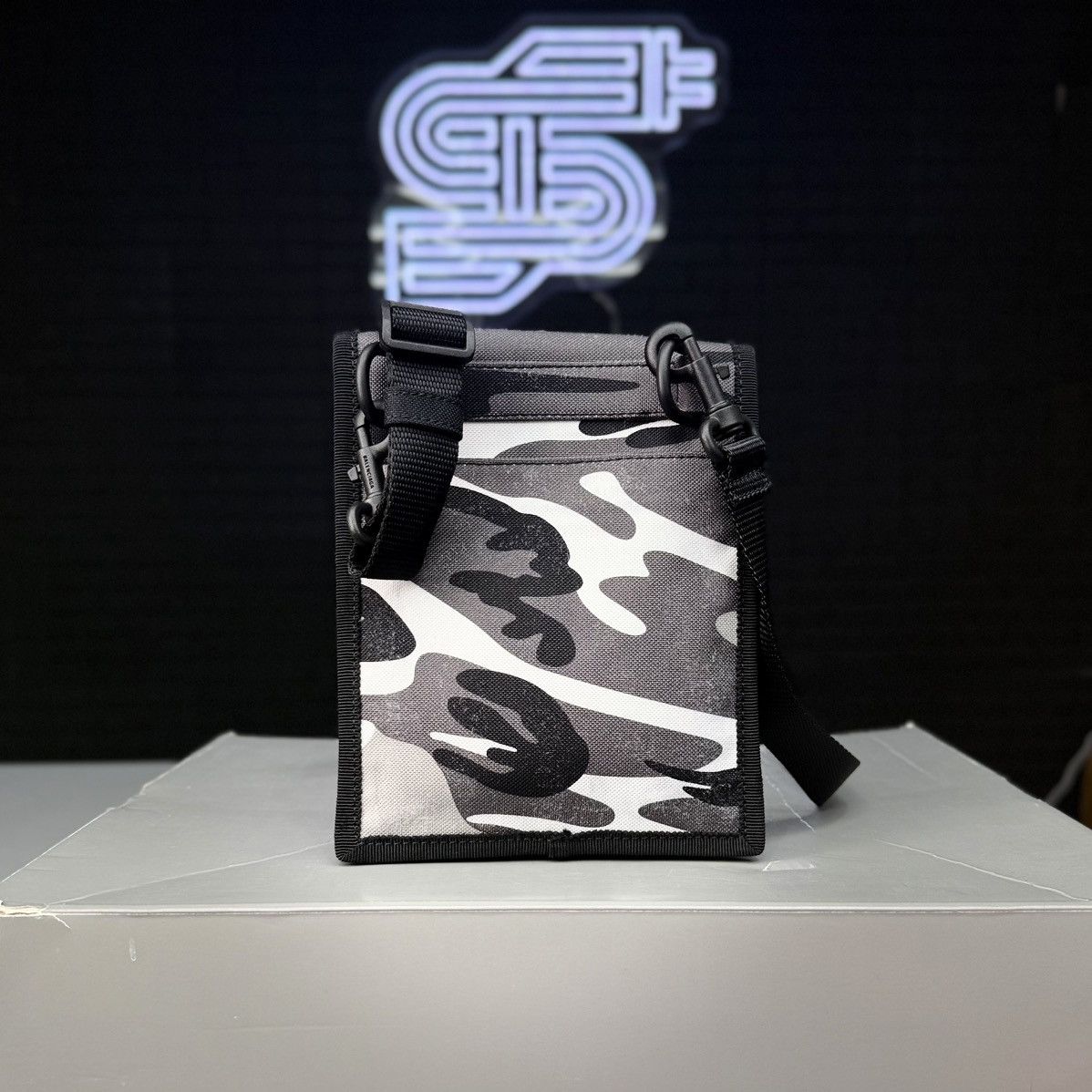 Balenciaga Balenciaga Snow Camo Explorer Crossbody Bag Size ONE SIZE - 4 Thumbnail