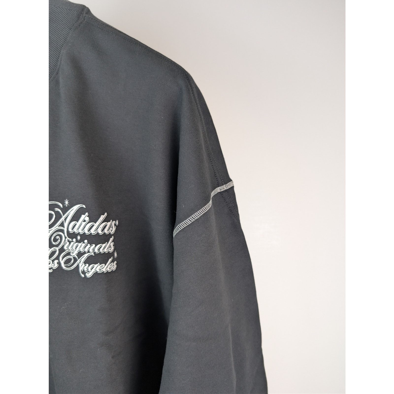 Adidas o1rshd1 Santa Monica Crewneck Sweatshirt in Black / White Size US XL / EU 56 / 4 - 9 Thumbnail