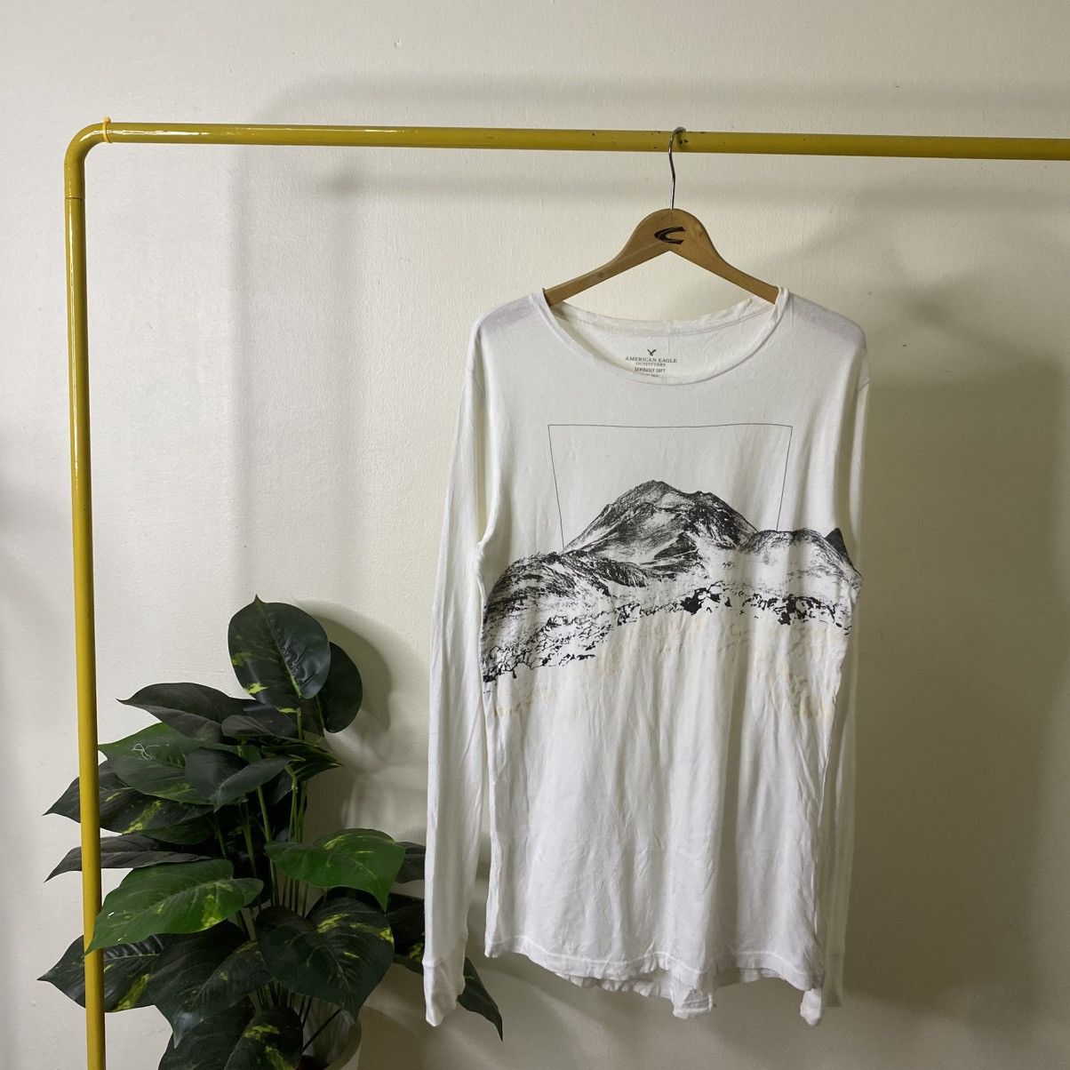 American Eagle Outfitters Mountain Painting Graphic LS T Shirt Size US M / EU 48-50 / 2 - 1 Thumbnail